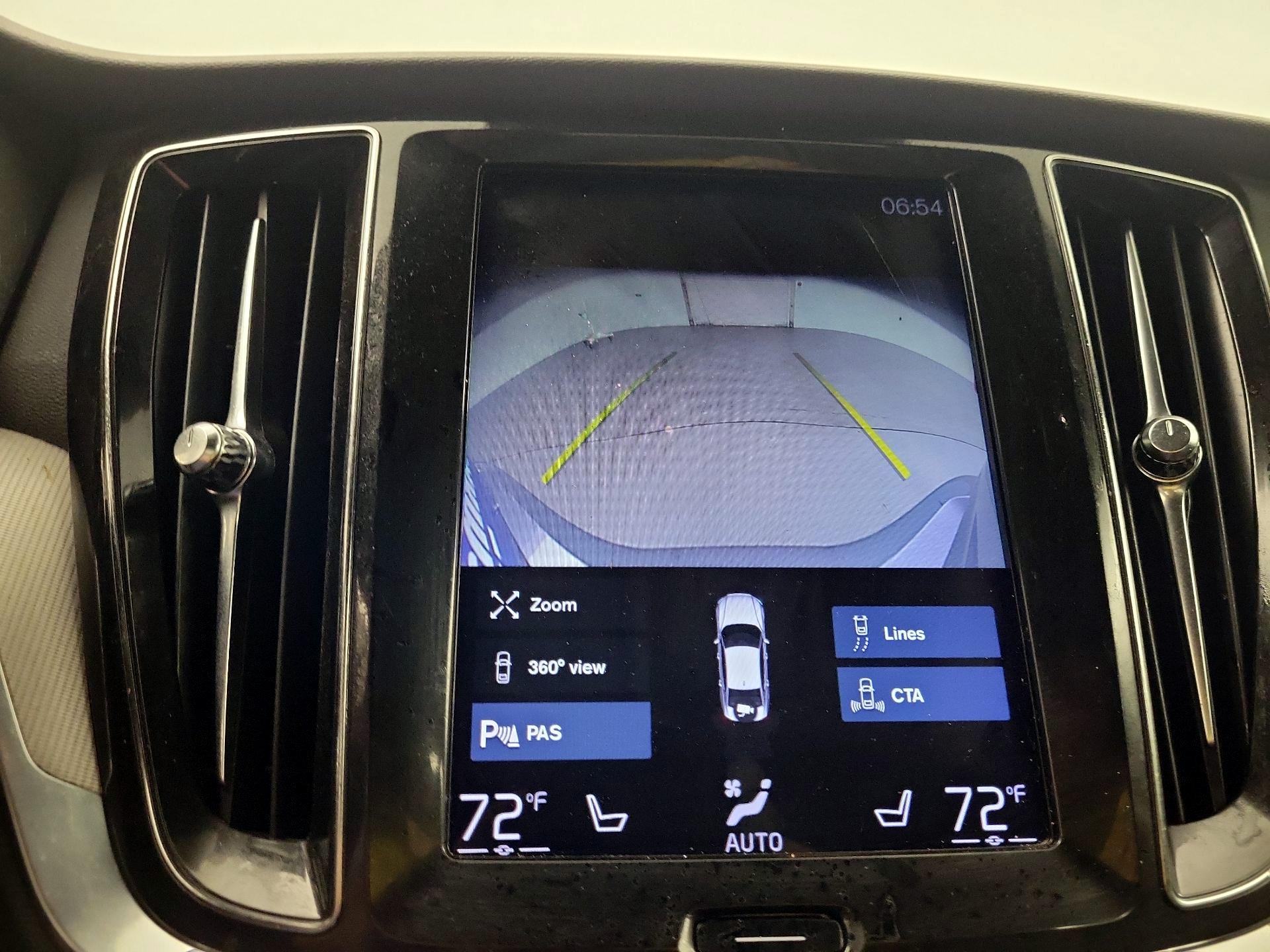 Thumbnail: 2019 Volvo S60 - 14