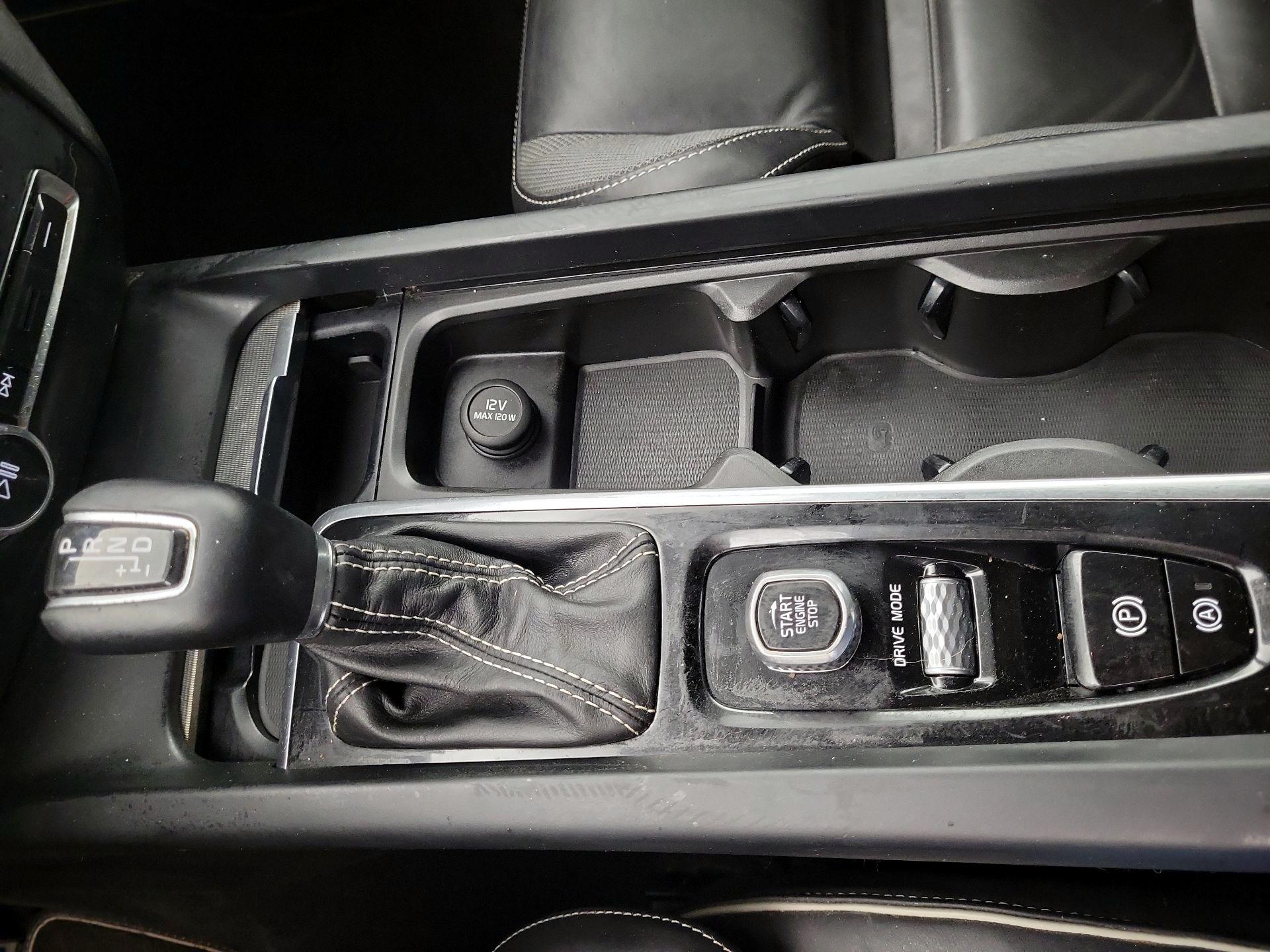 Thumbnail: 2019 Volvo S60 - 17