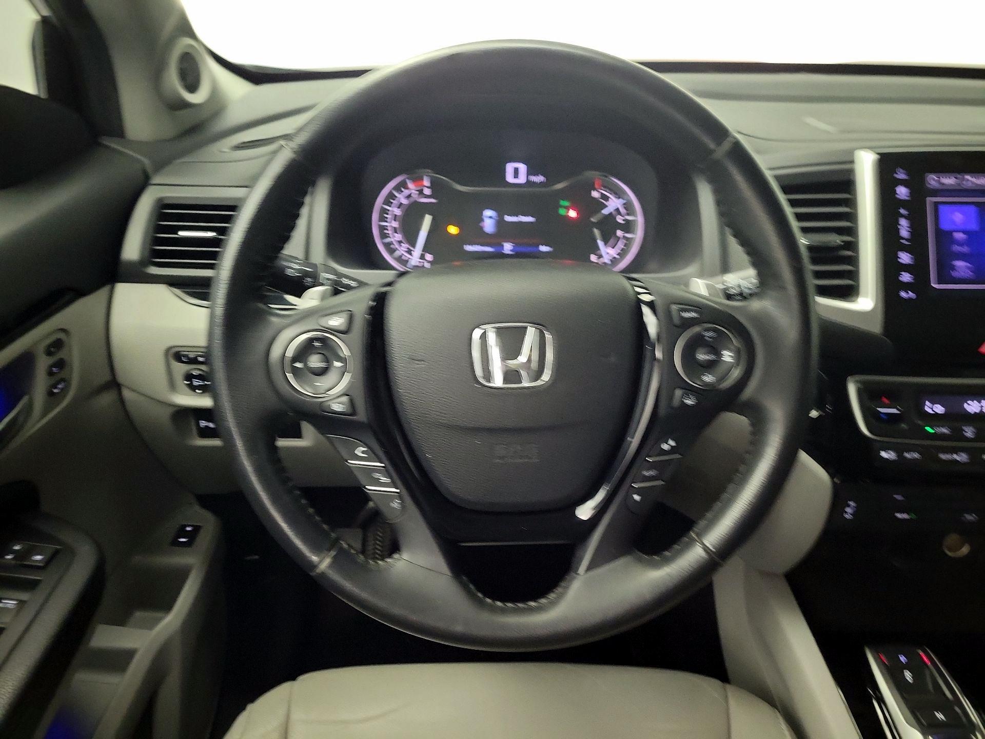 Thumbnail: 2017 Honda Pilot - 10
