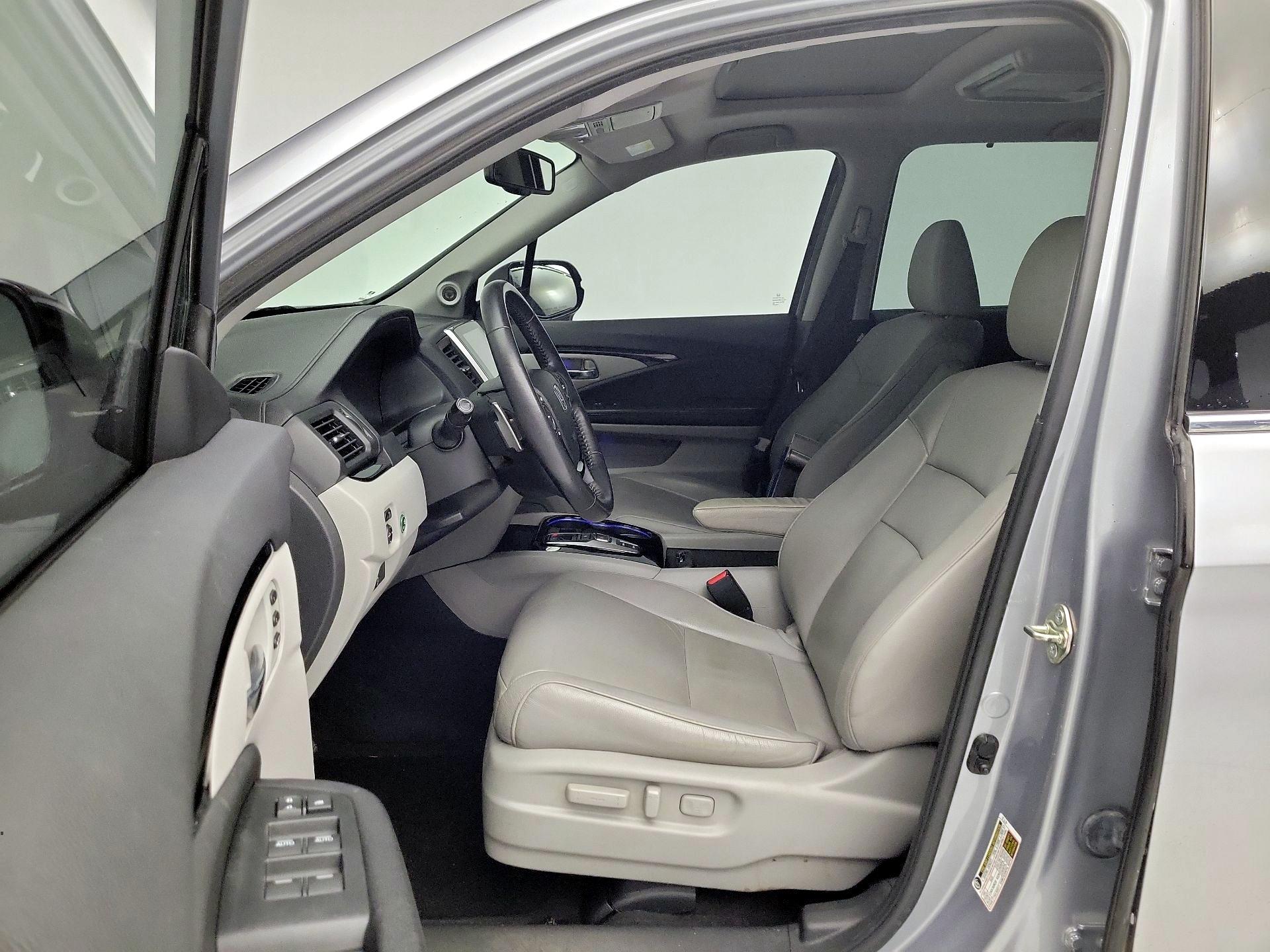 Thumbnail: 2017 Honda Pilot - 11