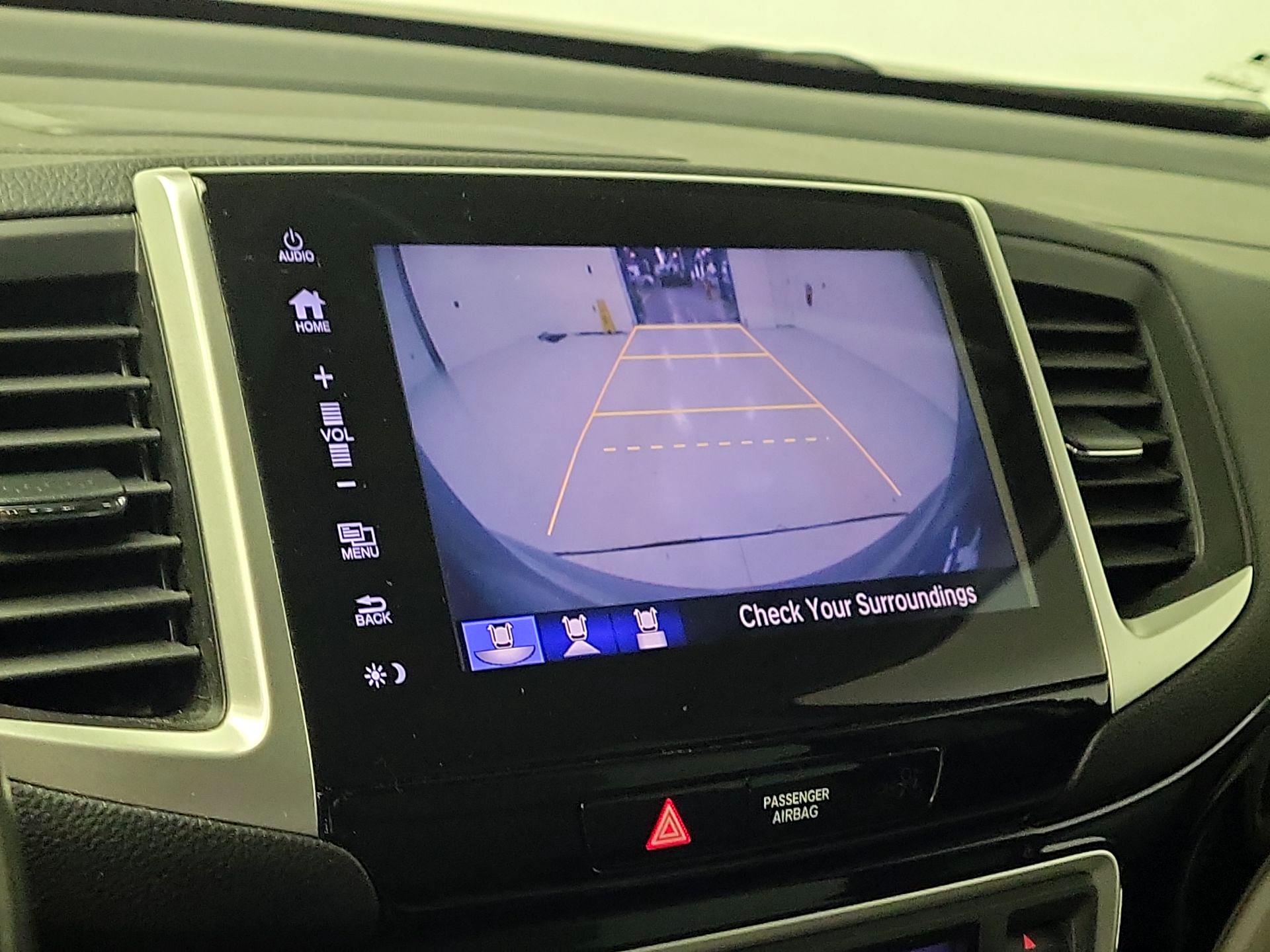 Thumbnail: 2017 Honda Pilot - 14