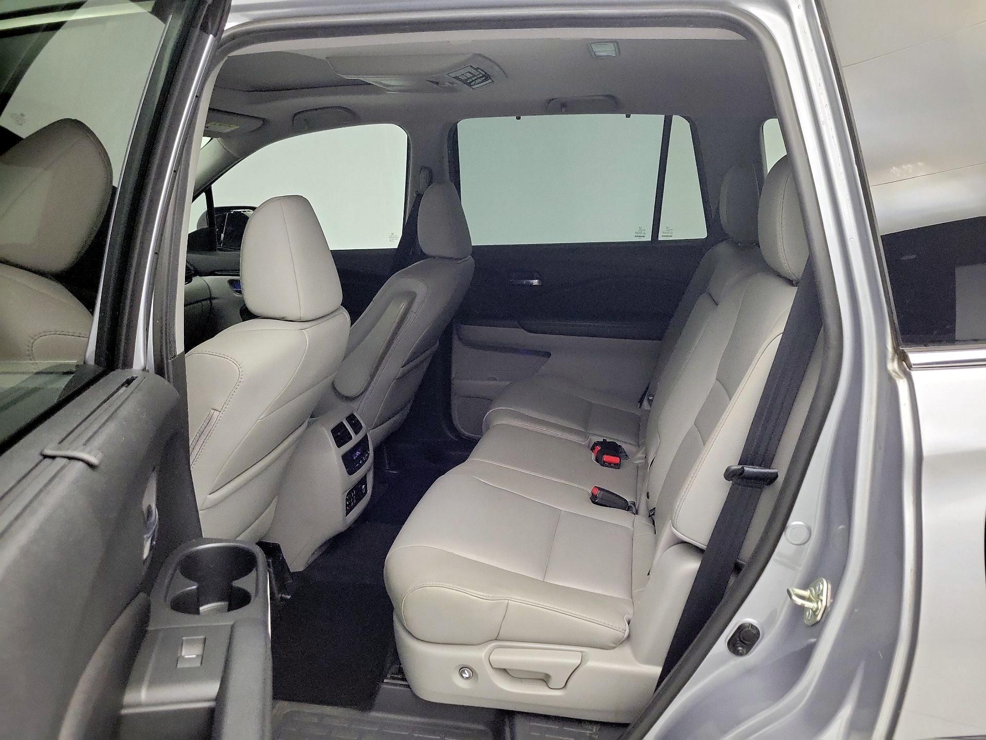 Thumbnail: 2017 Honda Pilot - 20