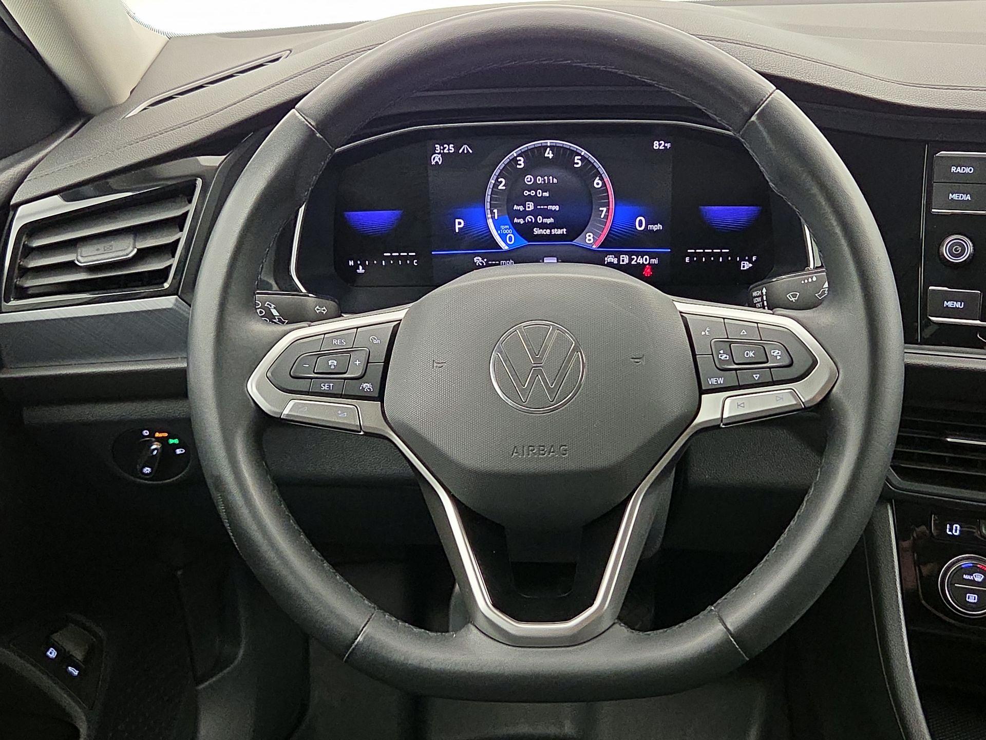 Thumbnail: 2024 Volkswagen Jetta - 10