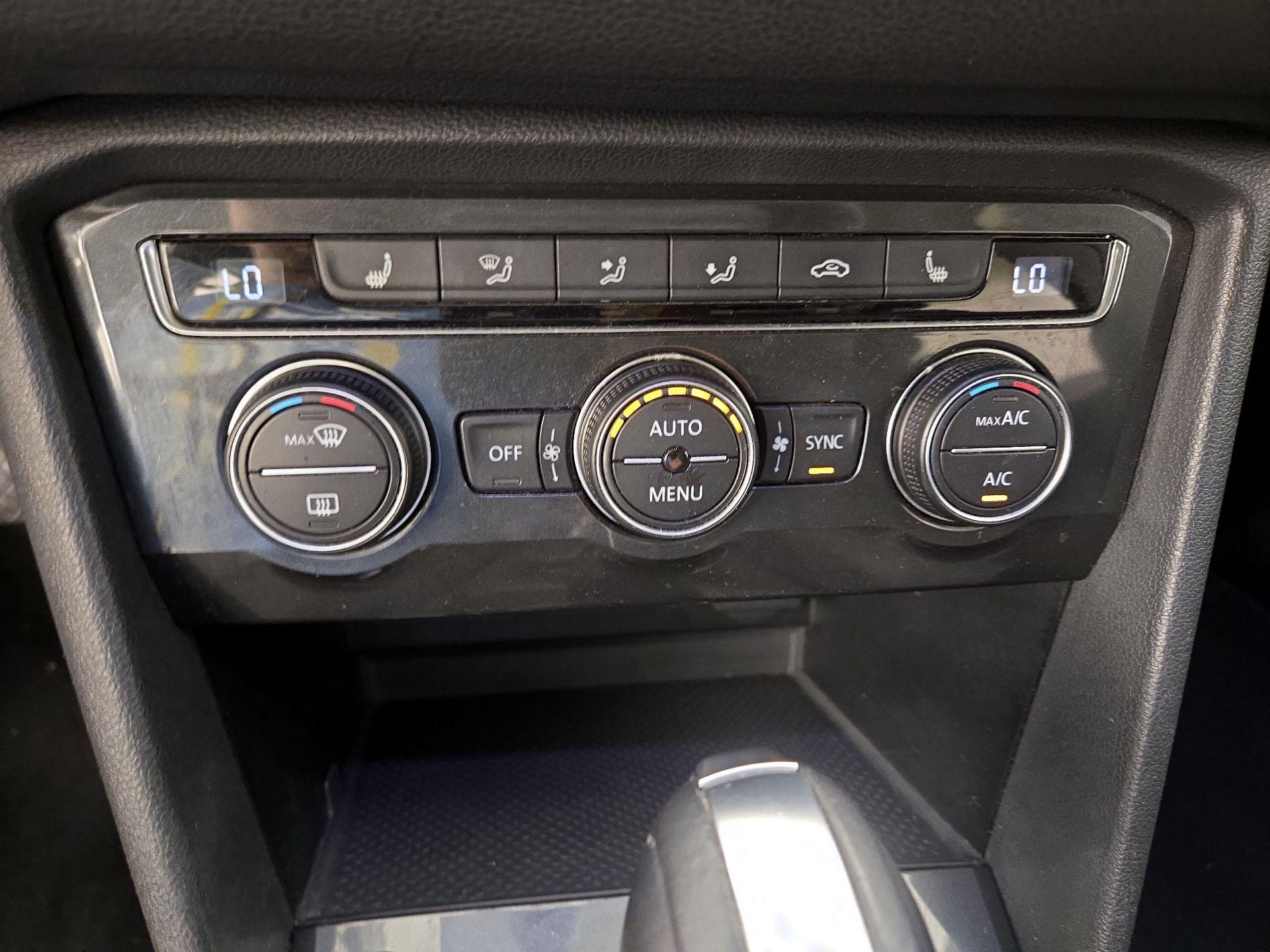 Thumbnail: 2018 Volkswagen Tiguan - 16
