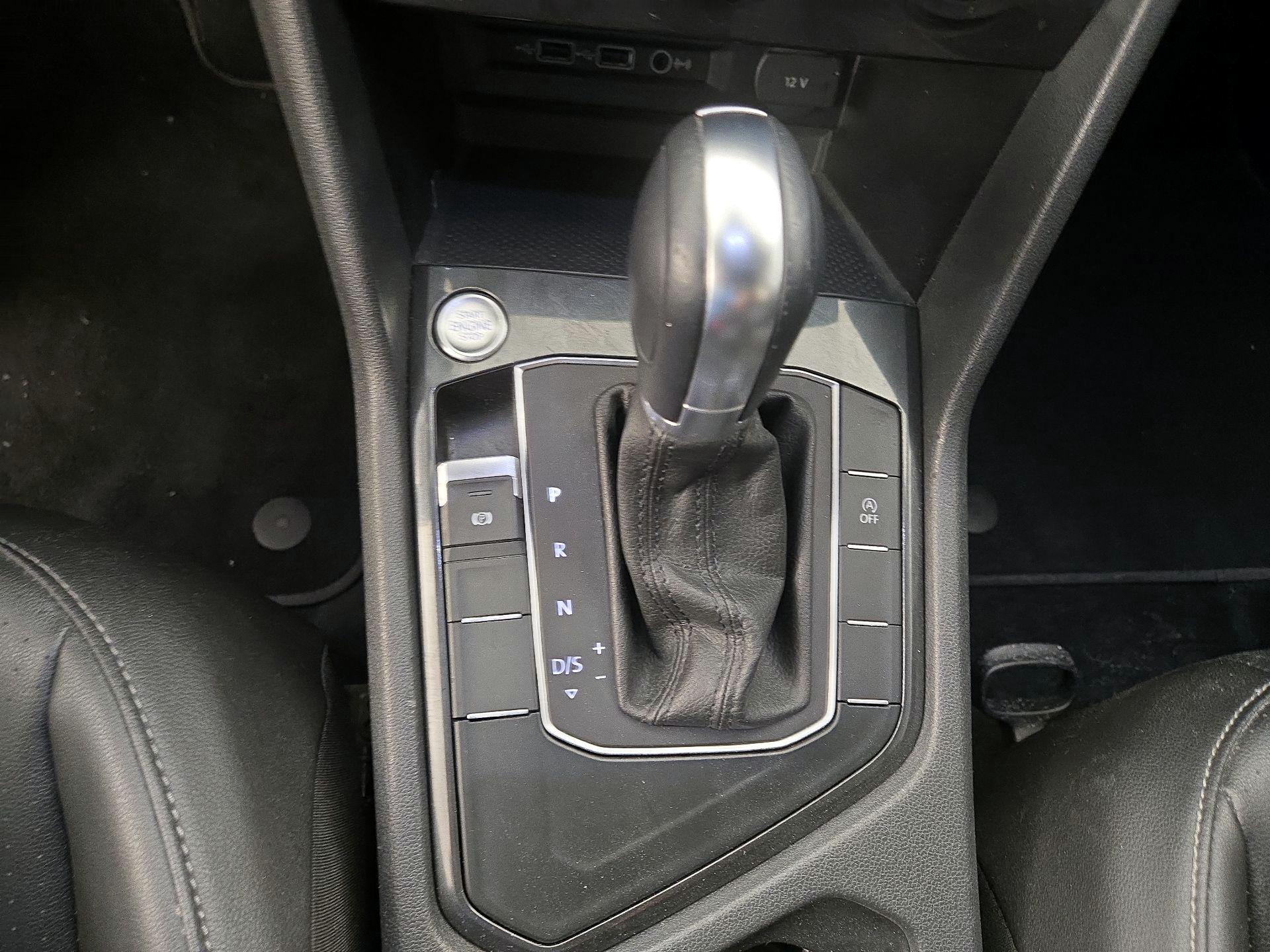 Thumbnail: 2018 Volkswagen Tiguan - 17
