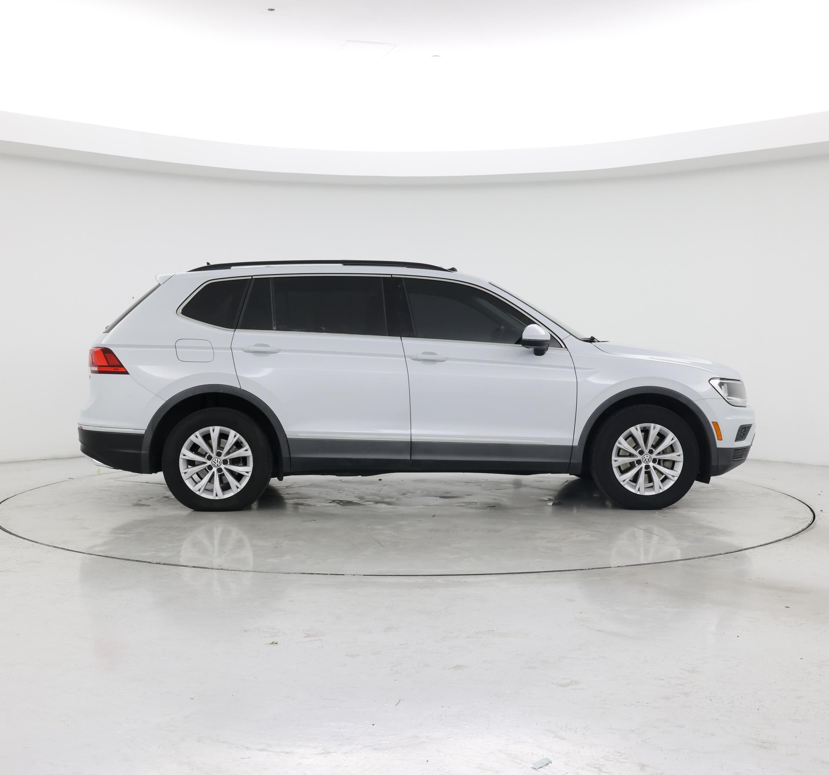 Thumbnail: 2018 Volkswagen Tiguan - 7