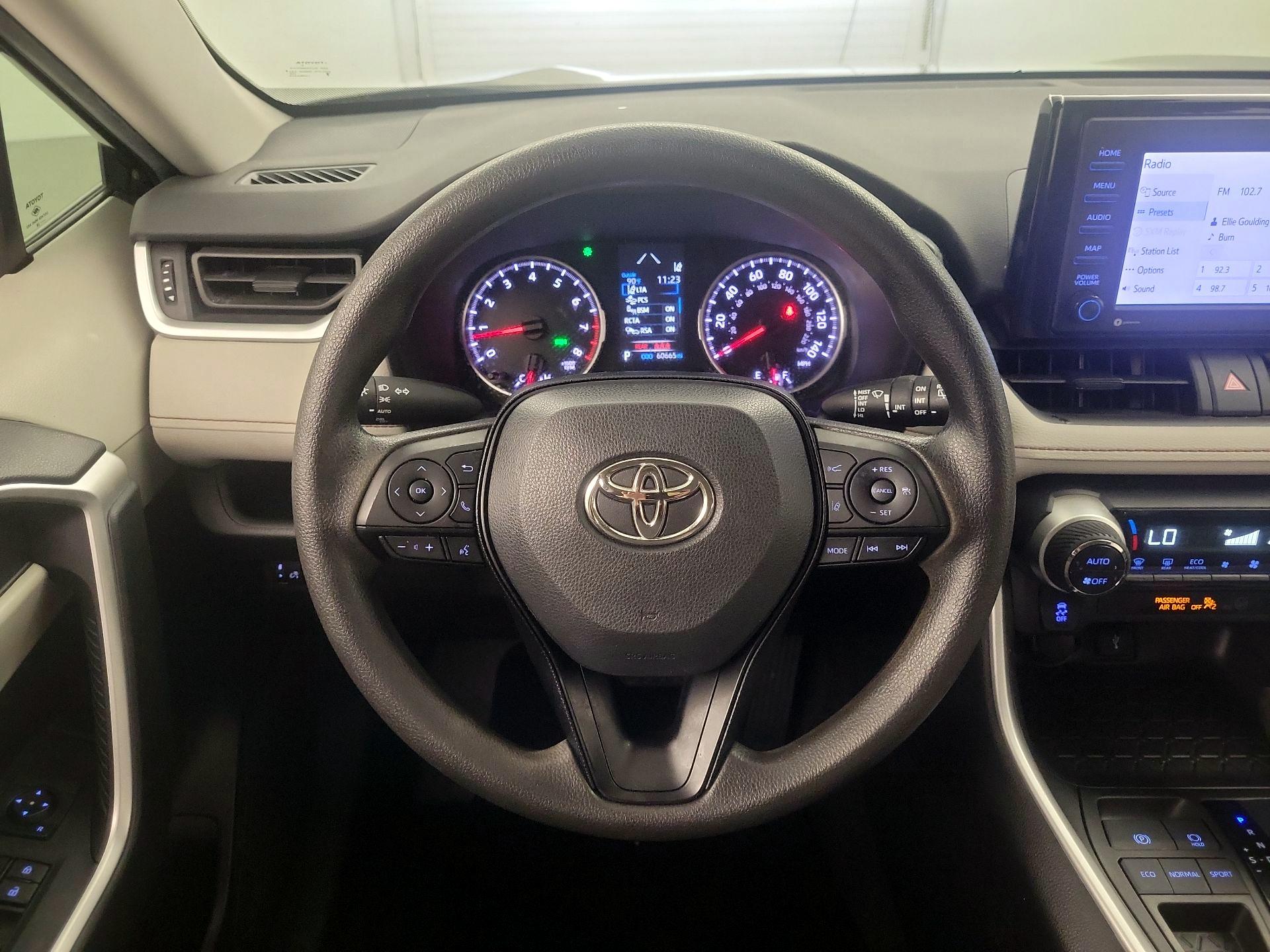 Thumbnail: 2022 Toyota RAV4 - 10