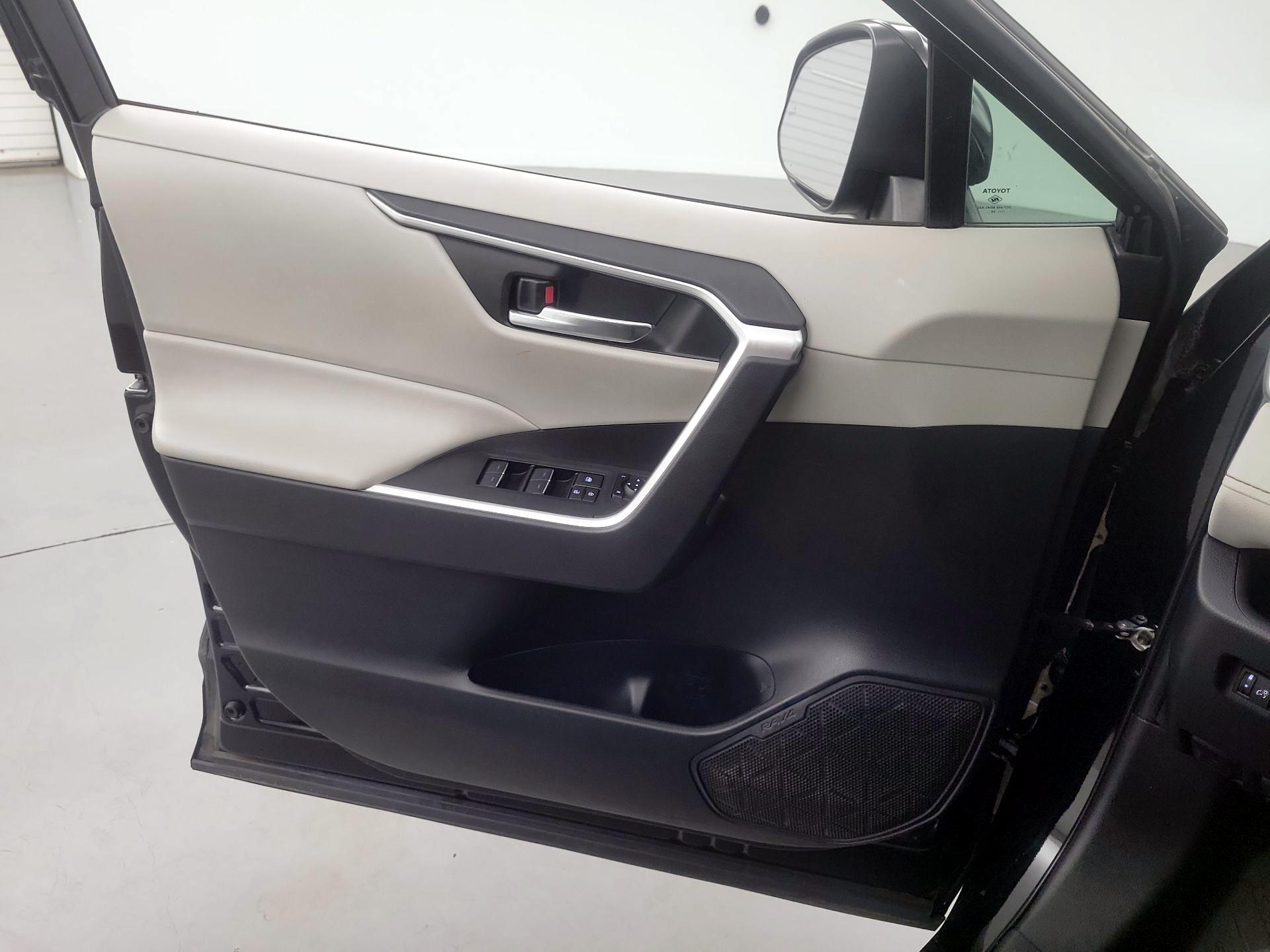 Thumbnail: 2022 Toyota RAV4 - 12
