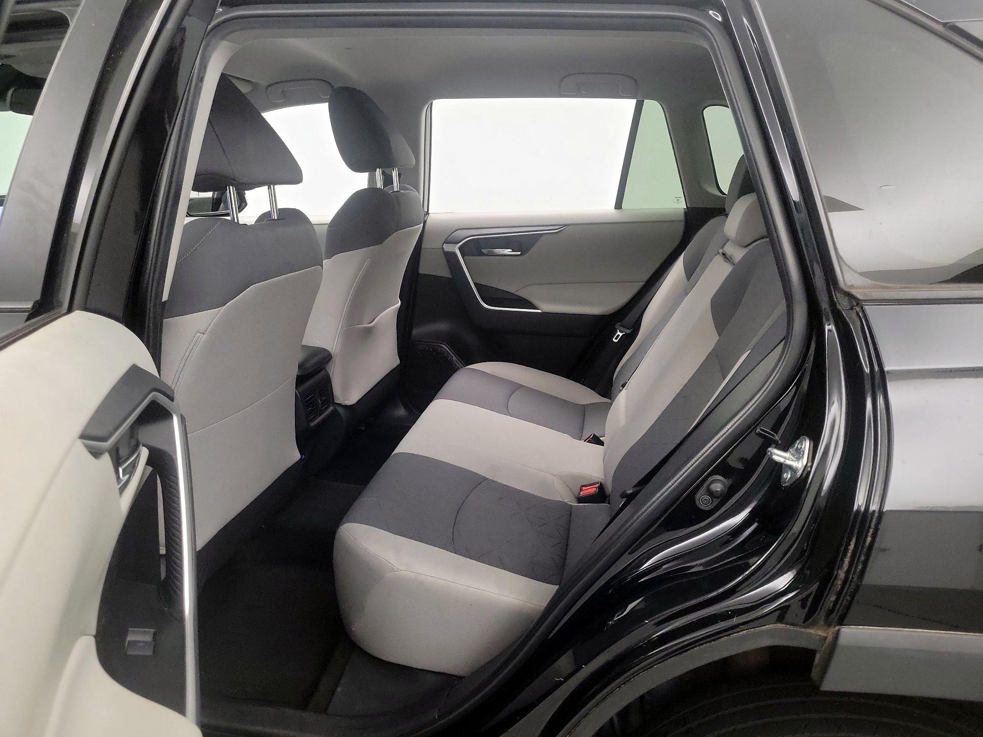 Thumbnail: 2022 Toyota RAV4 - 19