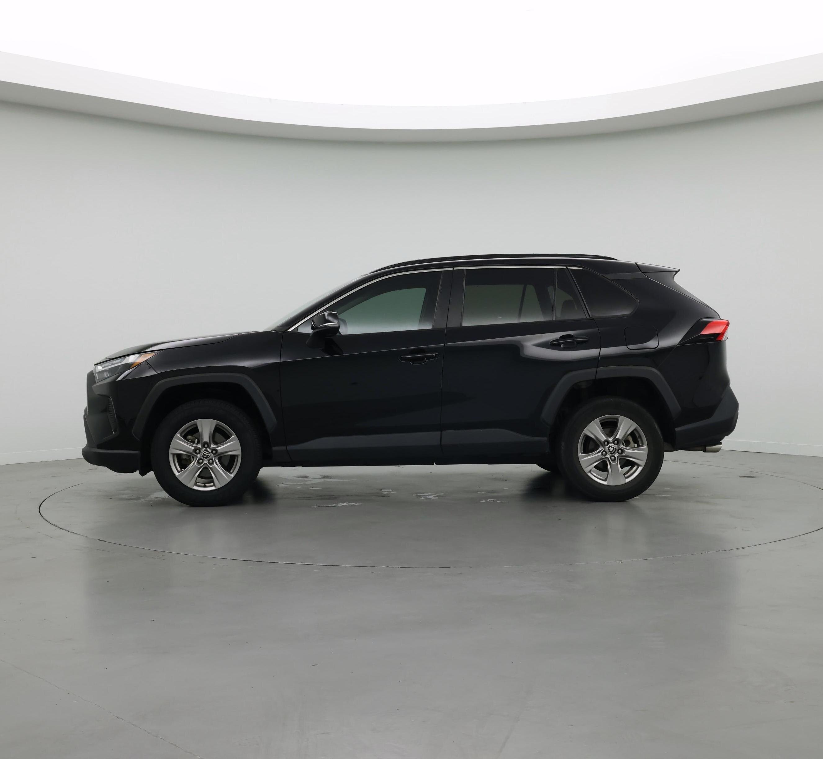 Thumbnail: 2022 Toyota RAV4 - 3