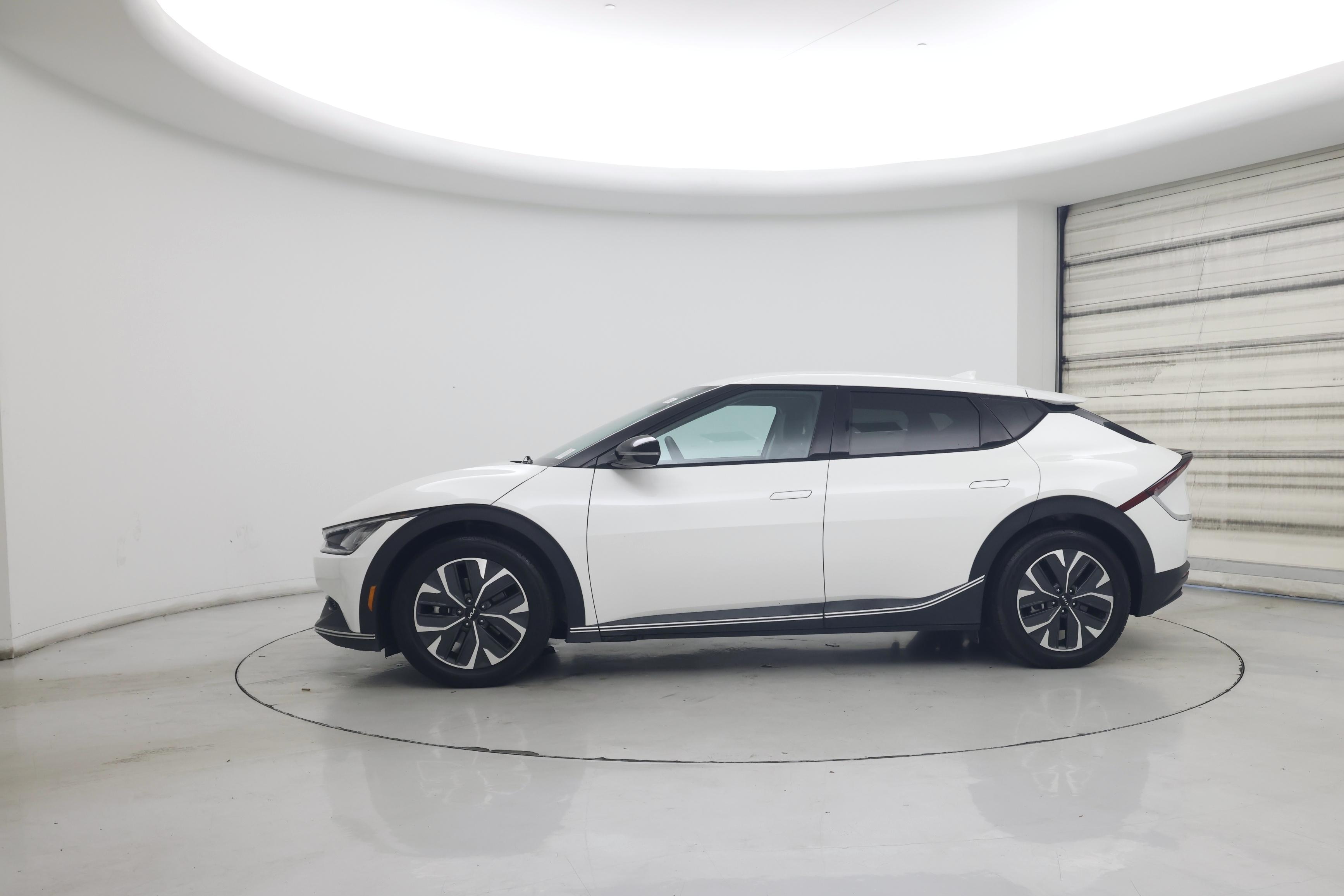 Thumbnail: 2022 Kia EV6 - 3
