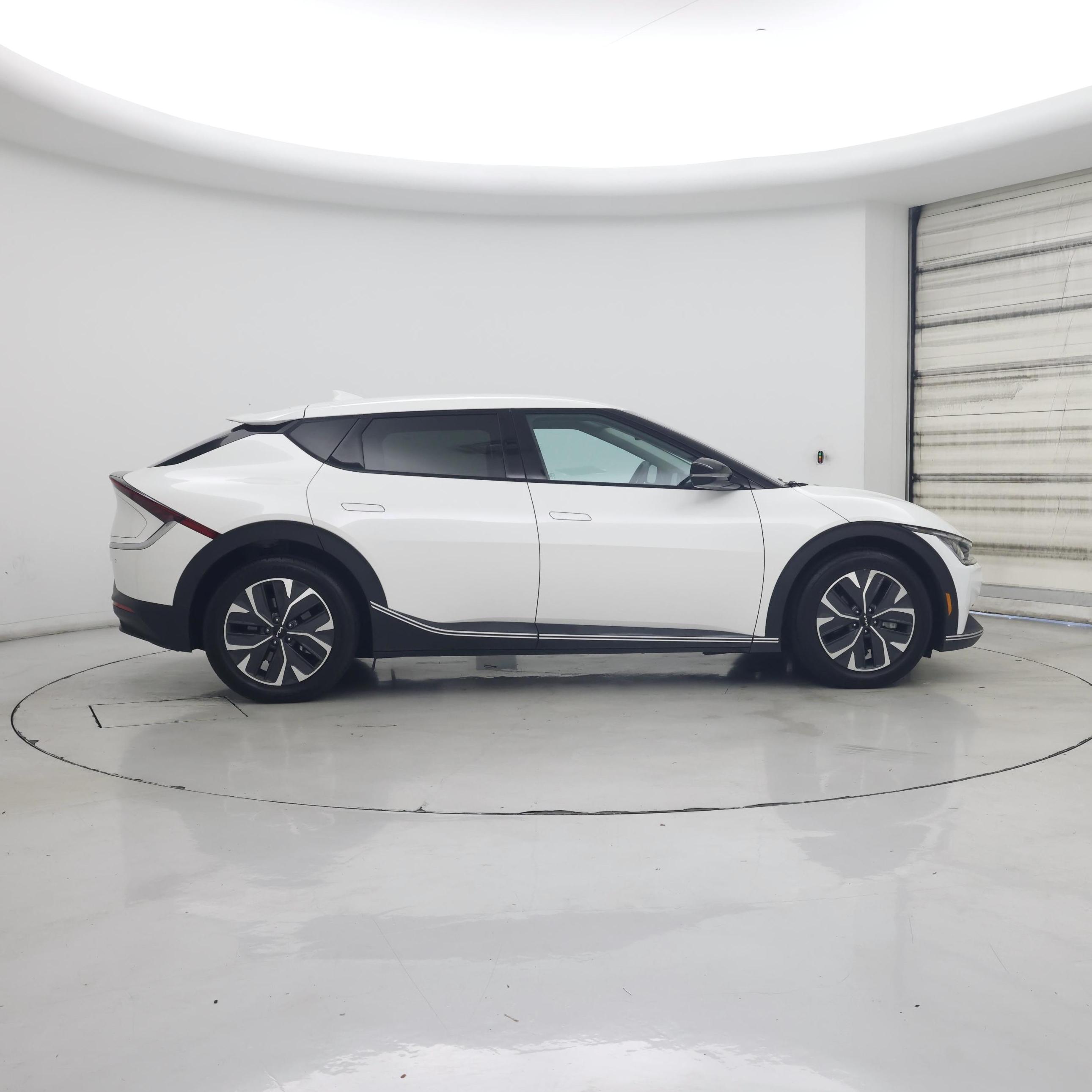 Thumbnail: 2022 Kia EV6 - 7