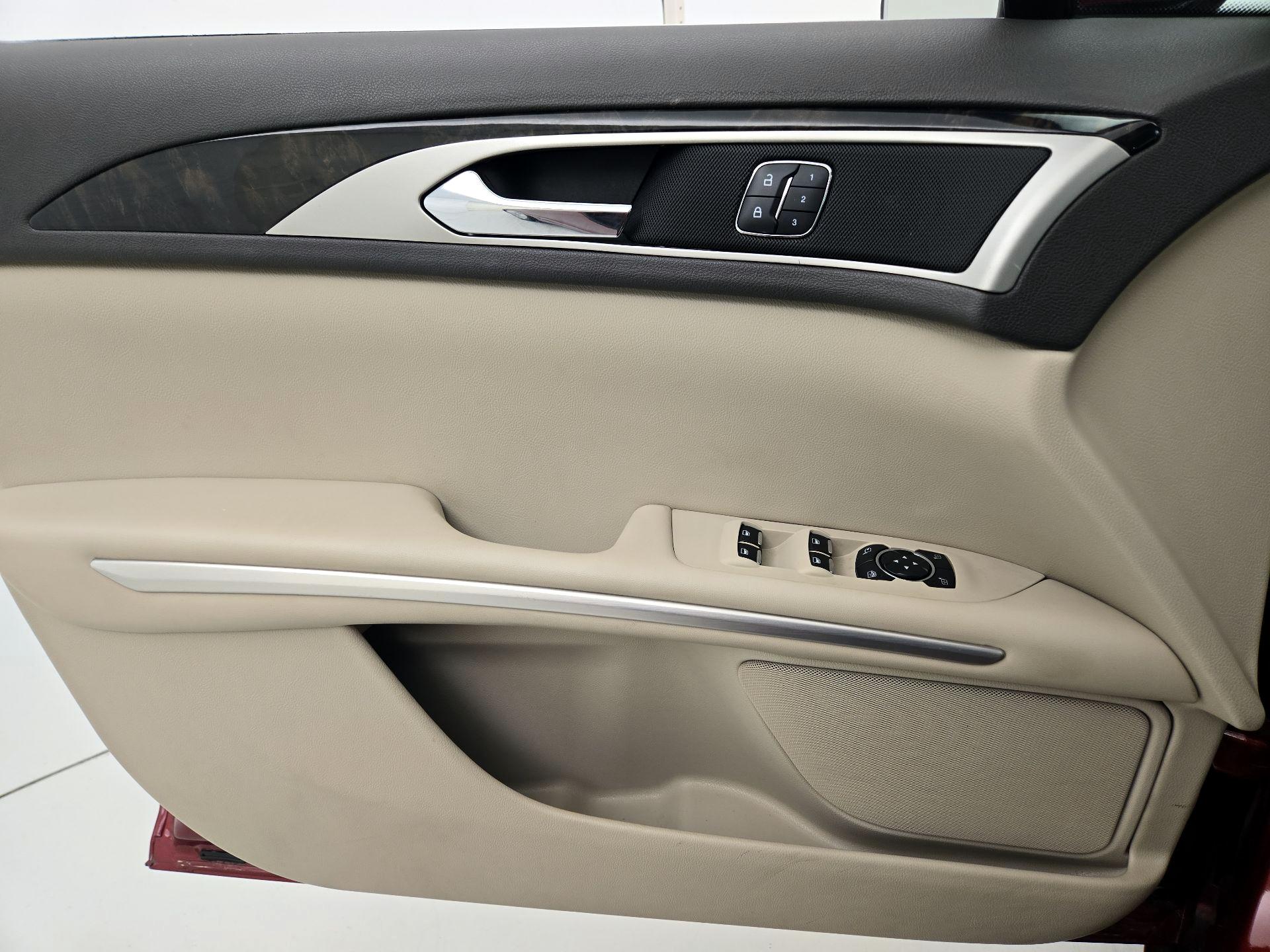Thumbnail: 2016 Lincoln MKZ - 12