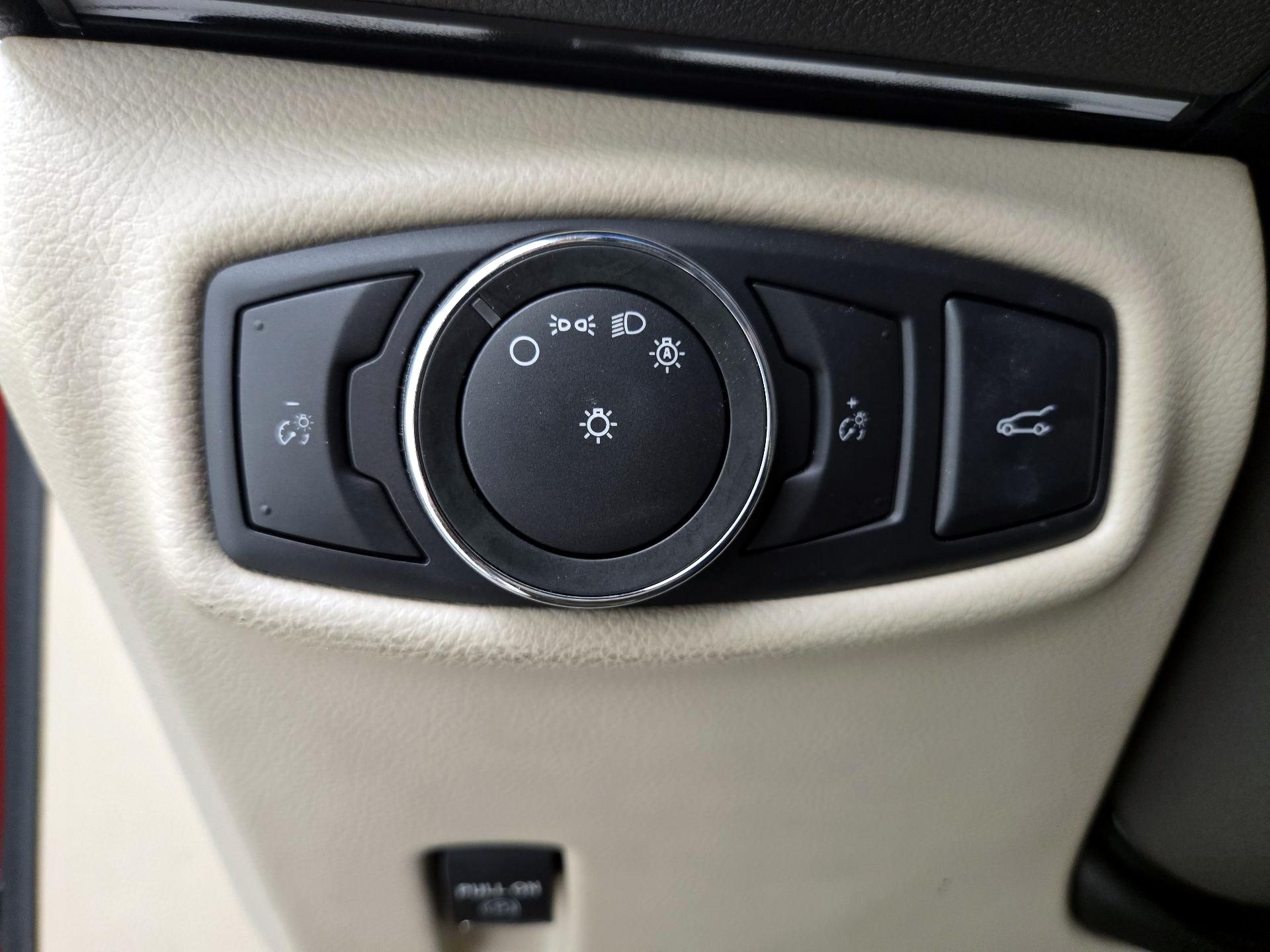 Thumbnail: 2016 Lincoln MKZ - 13