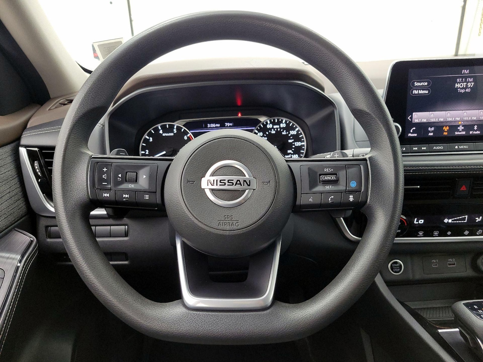 2021 Nissan Rogue SV - Photo 11