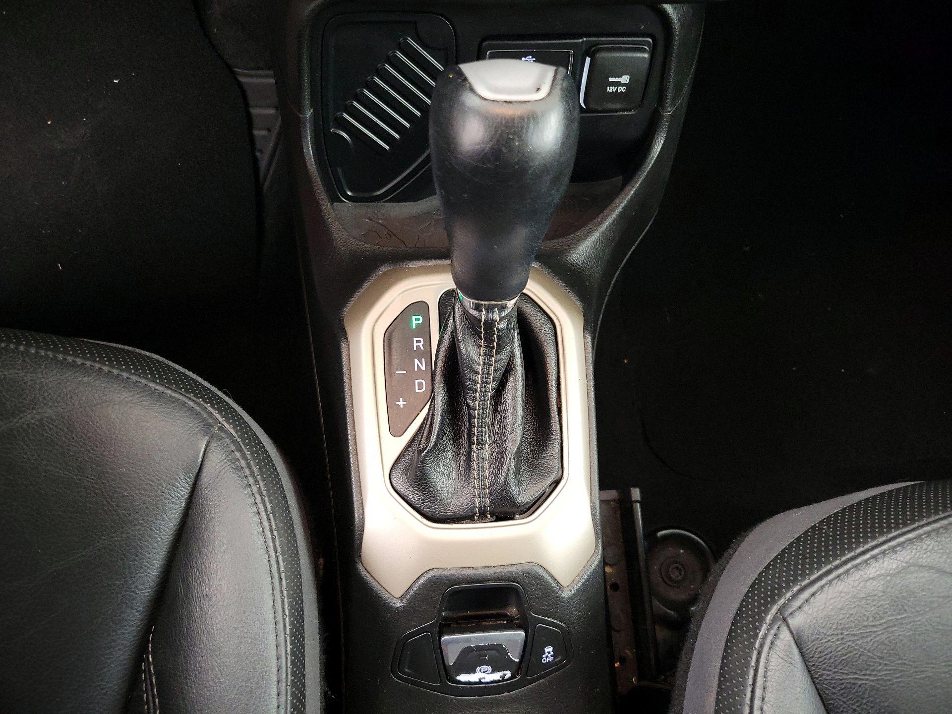 Thumbnail: 2015 Jeep Renegade - 17