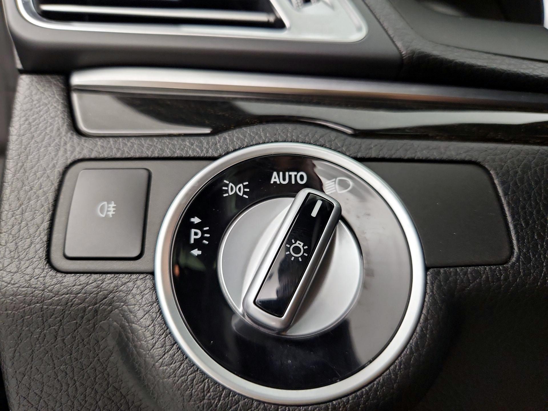 Thumbnail: 2016 Mercedes-Benz E-Class - 13