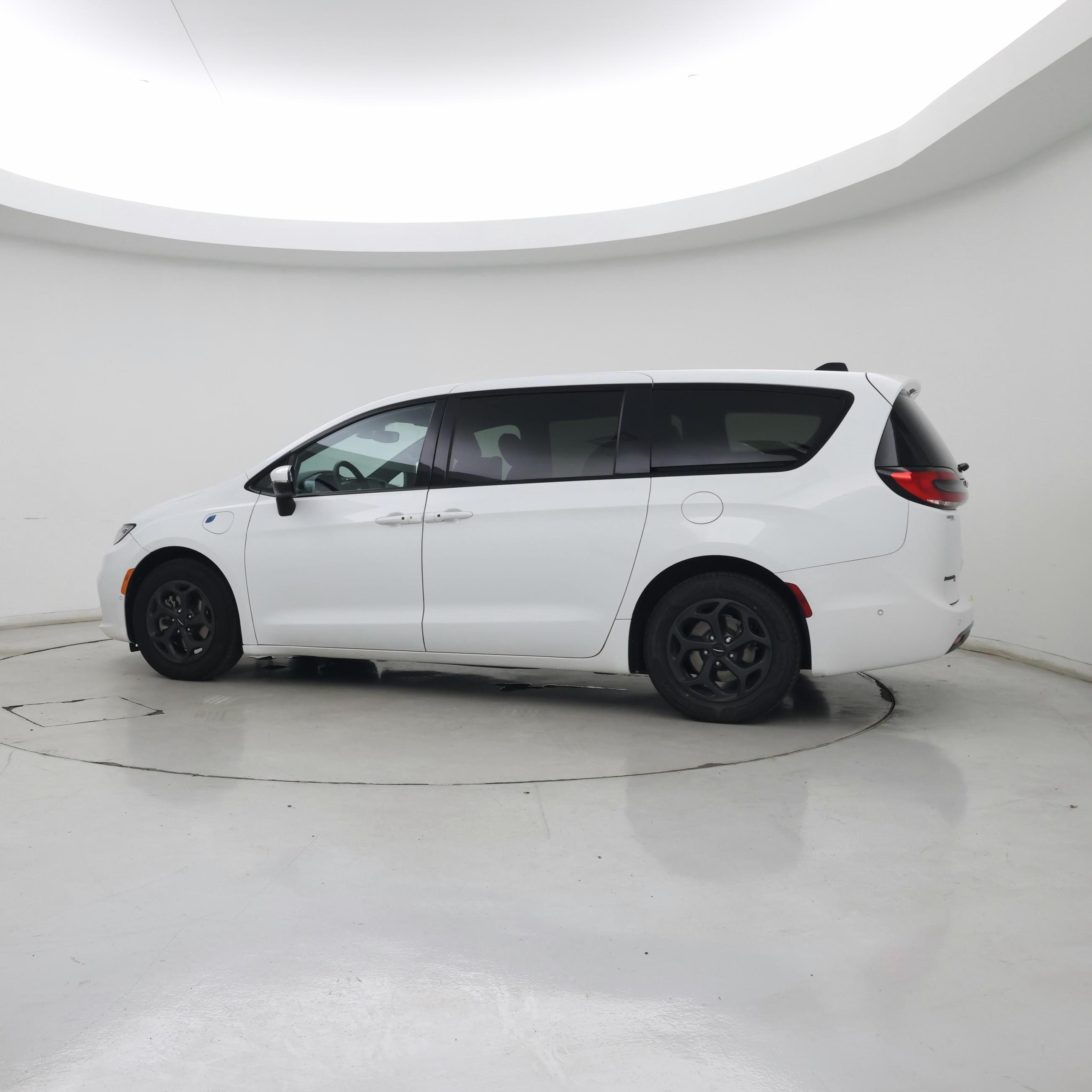 Thumbnail: 2023 Chrysler Pacifica - 3