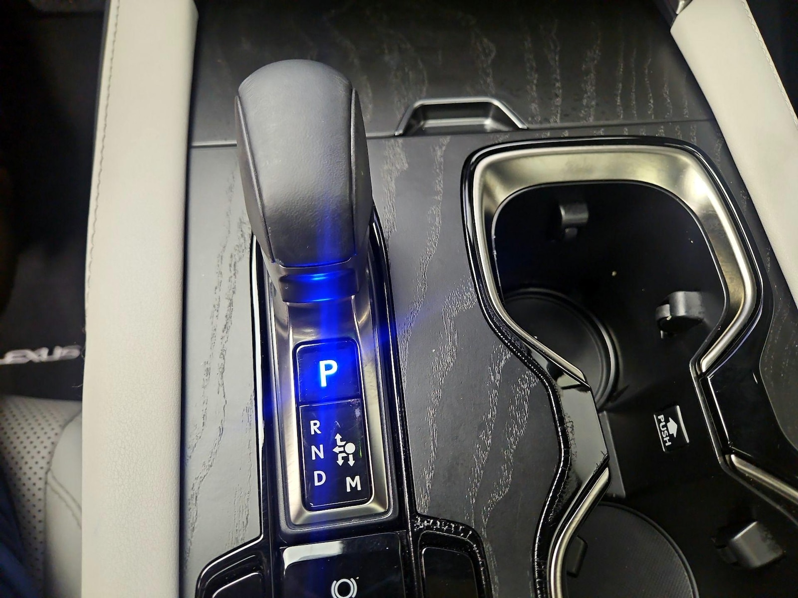2023 Lexus RX 350 - Photo 18
