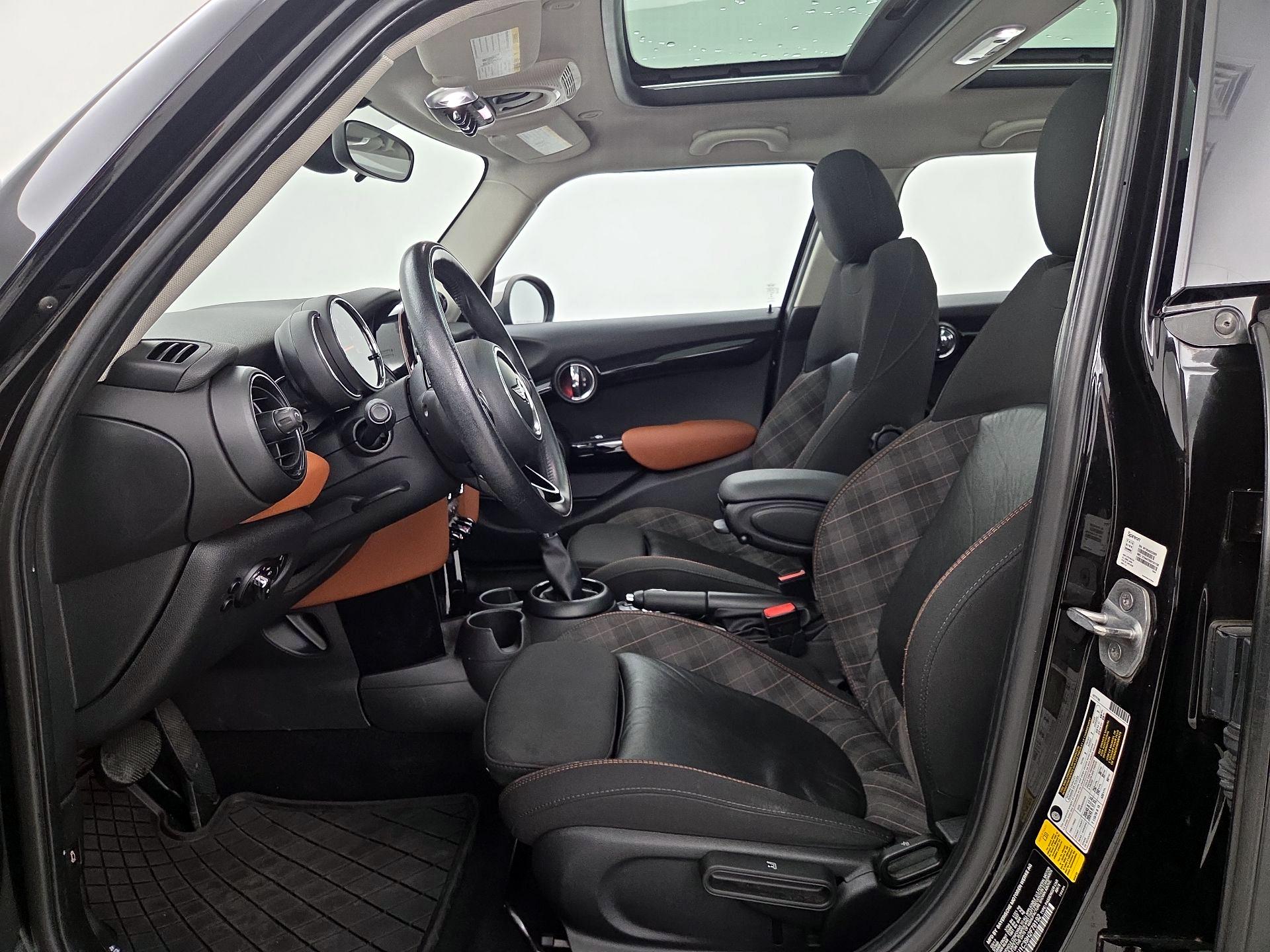 Thumbnail: 2017 MINI Cooper Hardtop - 11