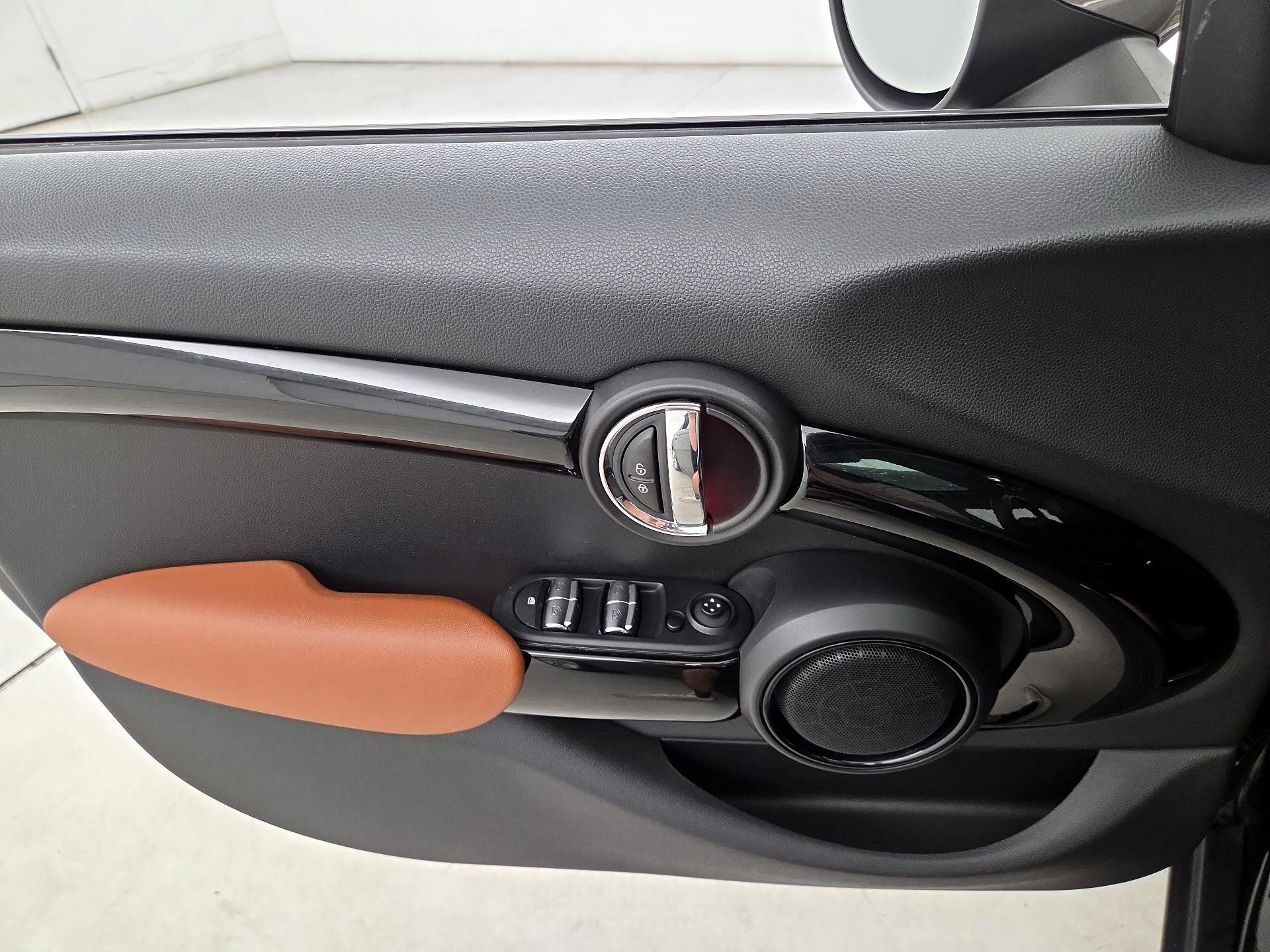 Thumbnail: 2017 MINI Cooper Hardtop - 12
