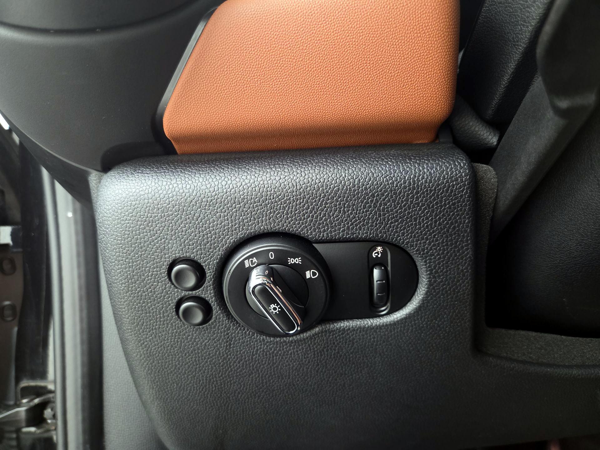 Thumbnail: 2017 MINI Cooper Hardtop - 13