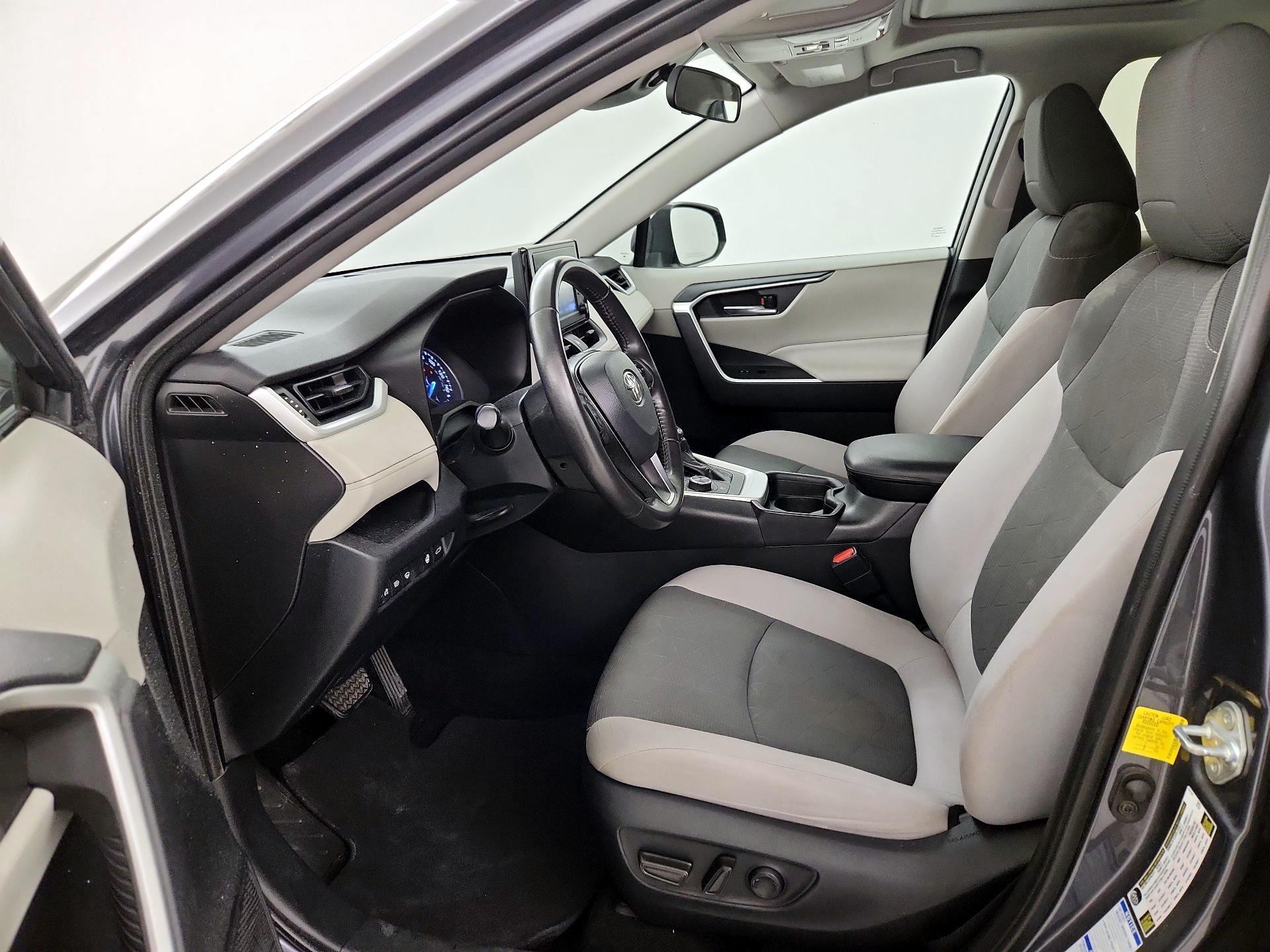 Thumbnail: 2019 Toyota RAV4 - 11