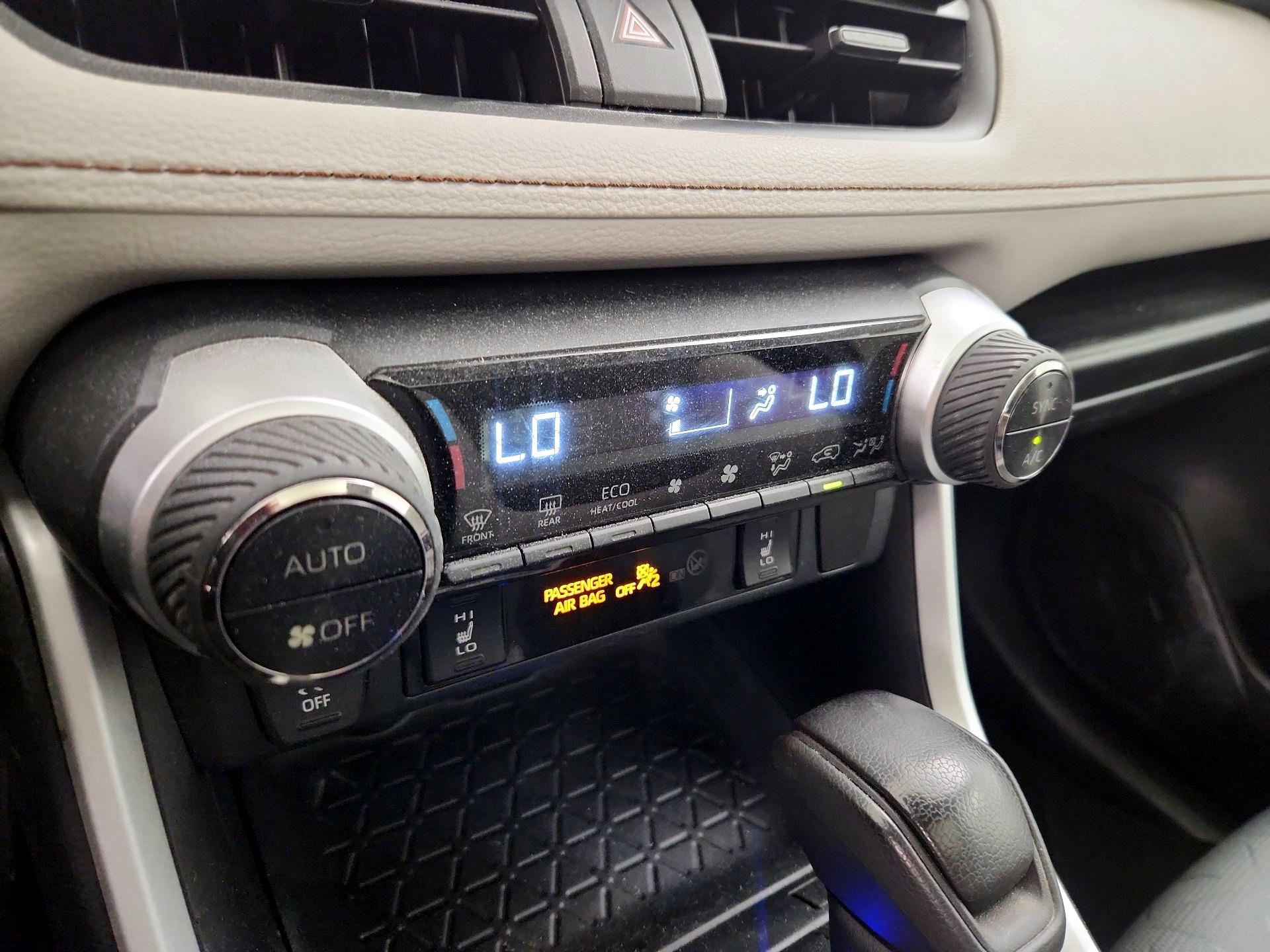 Thumbnail: 2019 Toyota RAV4 - 16
