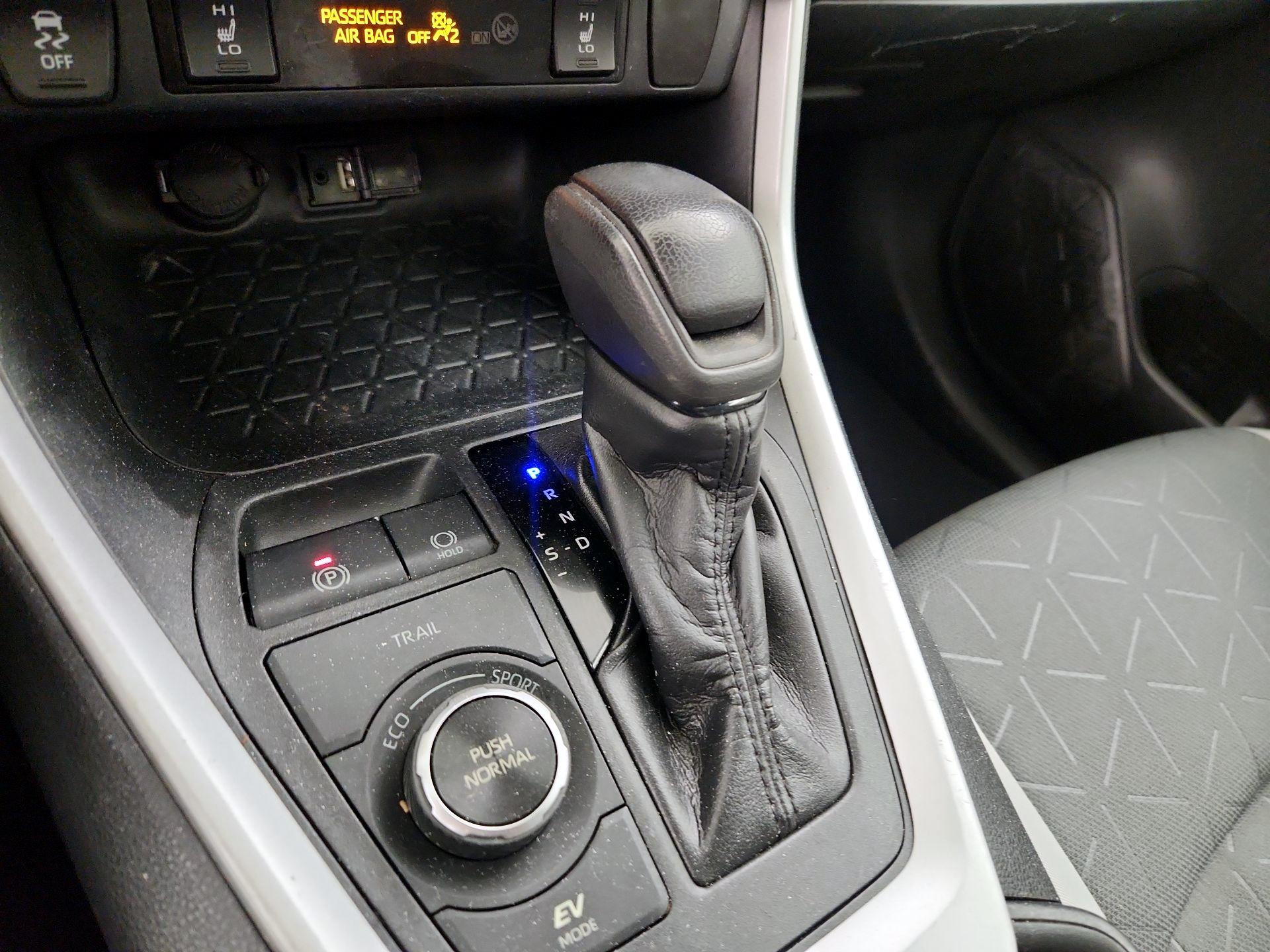 Thumbnail: 2019 Toyota RAV4 - 17