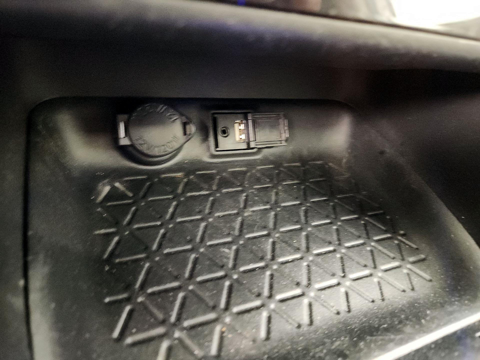 Thumbnail: 2019 Toyota RAV4 - 18