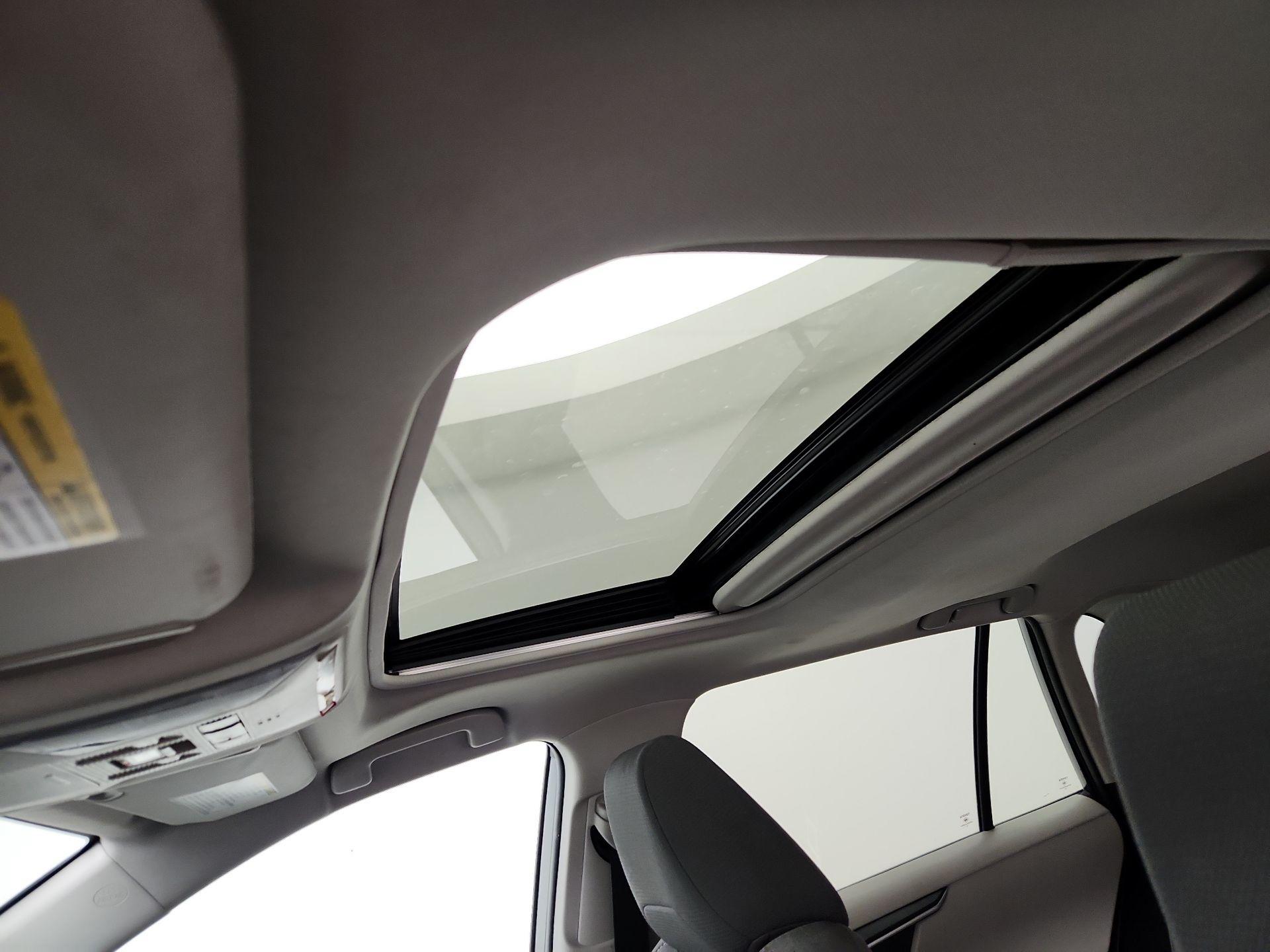 Thumbnail: 2019 Toyota RAV4 - 19