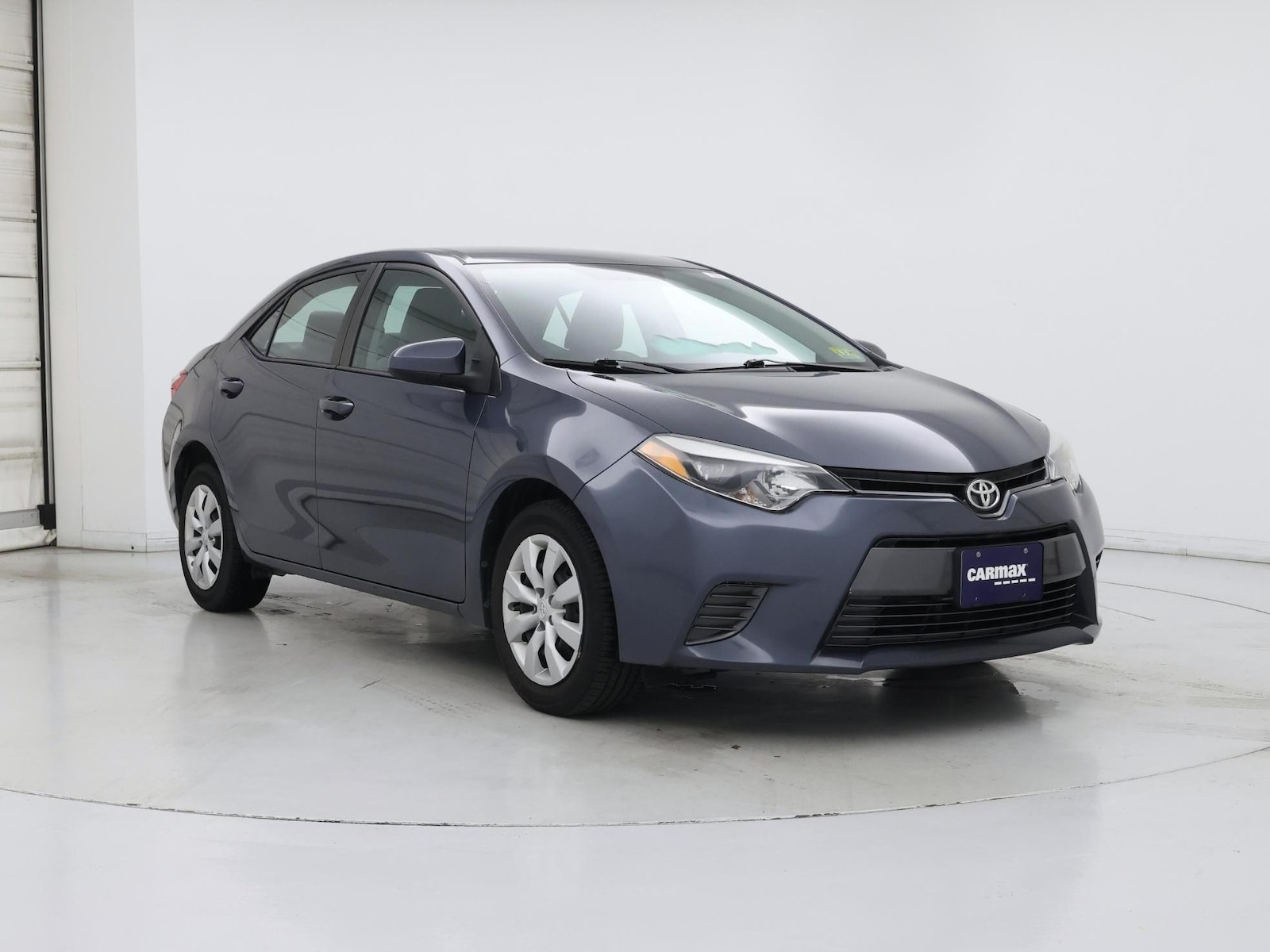 2015 Toyota Corolla LE - Photo 2