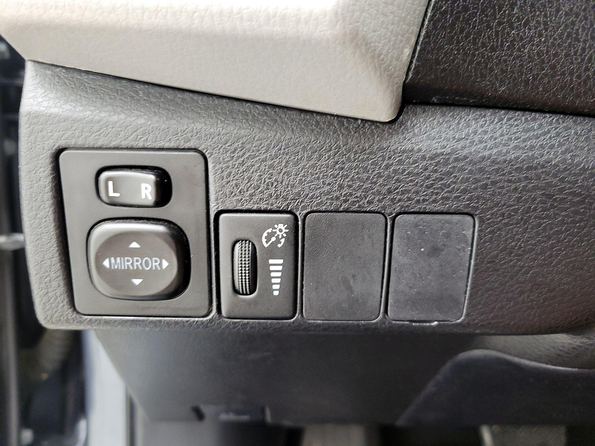 Thumbnail: 2015 Toyota Corolla - 13