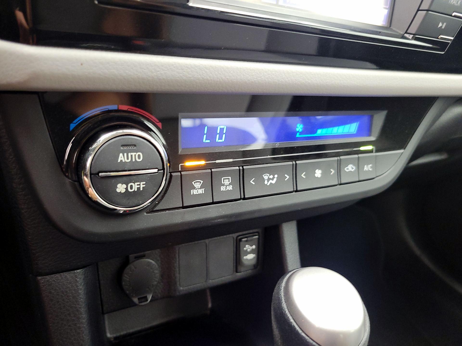 Thumbnail: 2015 Toyota Corolla - 16