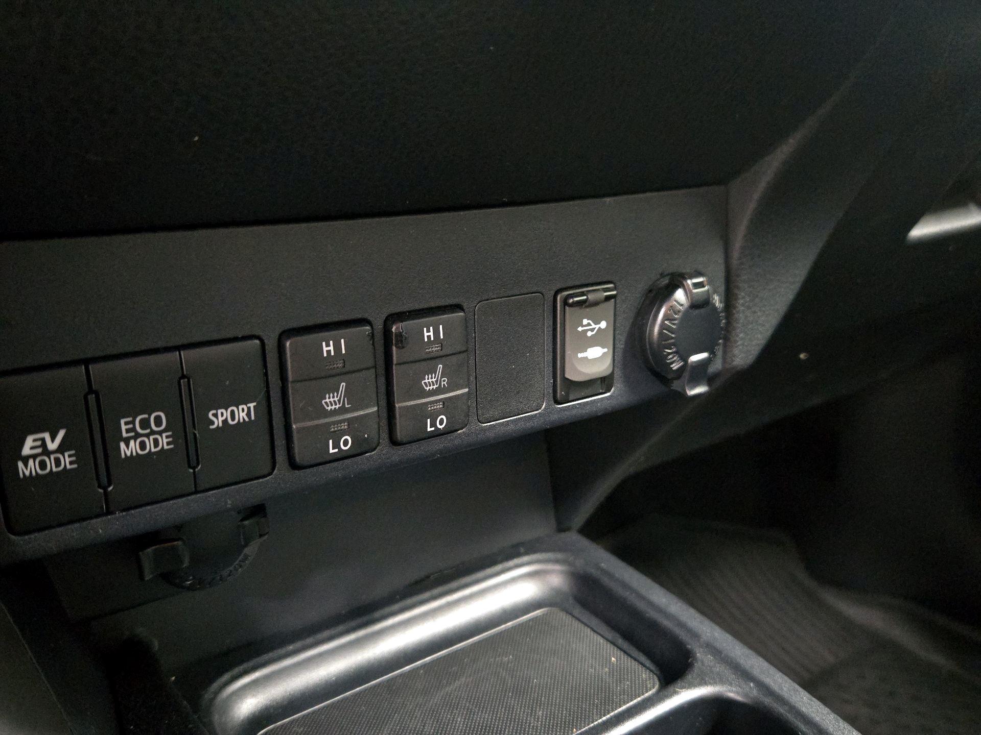 Thumbnail: 2017 Toyota RAV4 - 19