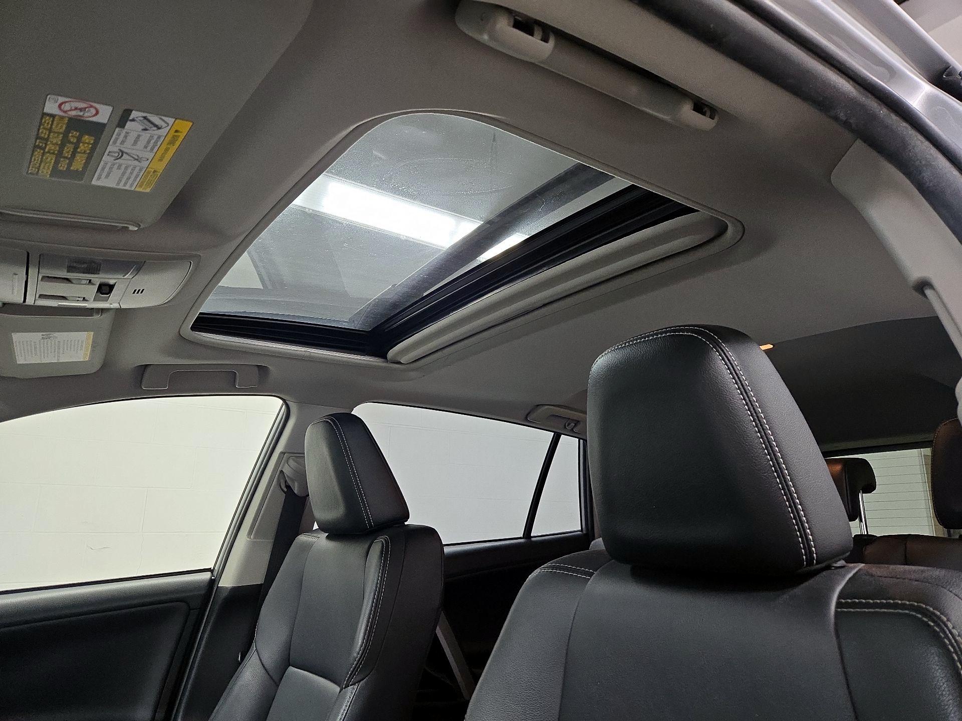 Thumbnail: 2017 Toyota RAV4 - 20