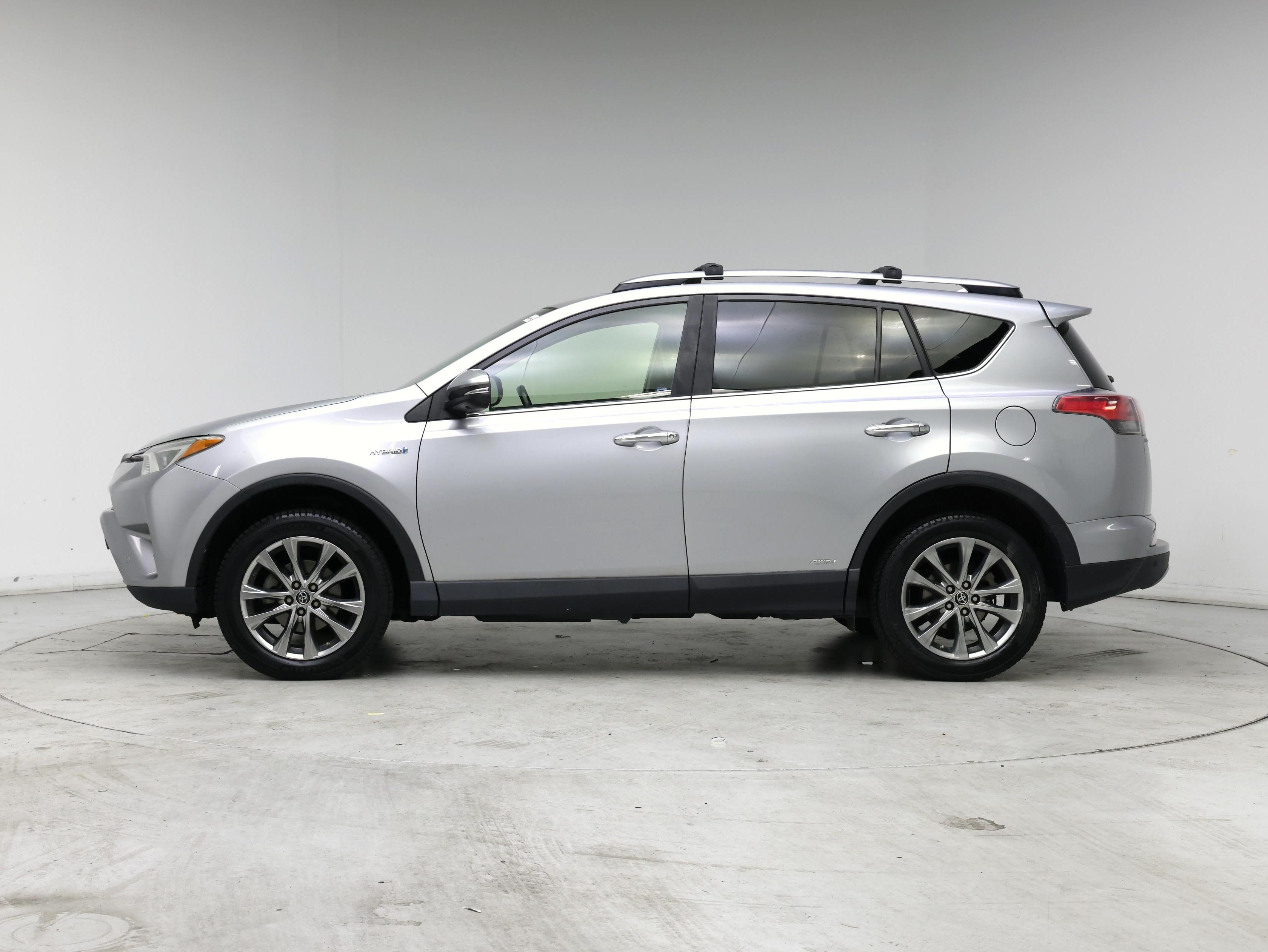 Thumbnail: 2017 Toyota RAV4 - 3