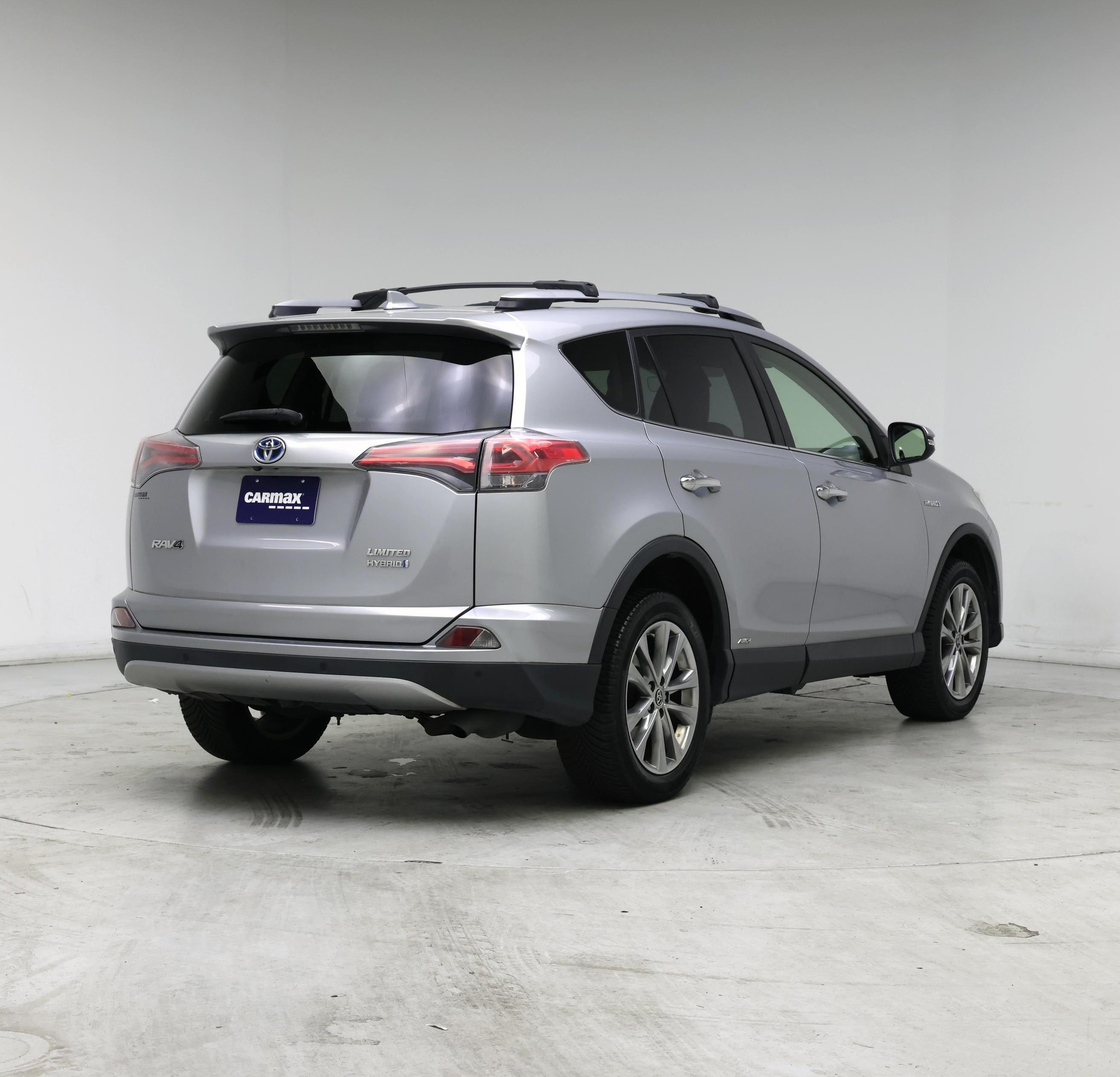 Thumbnail: 2017 Toyota RAV4 - 8