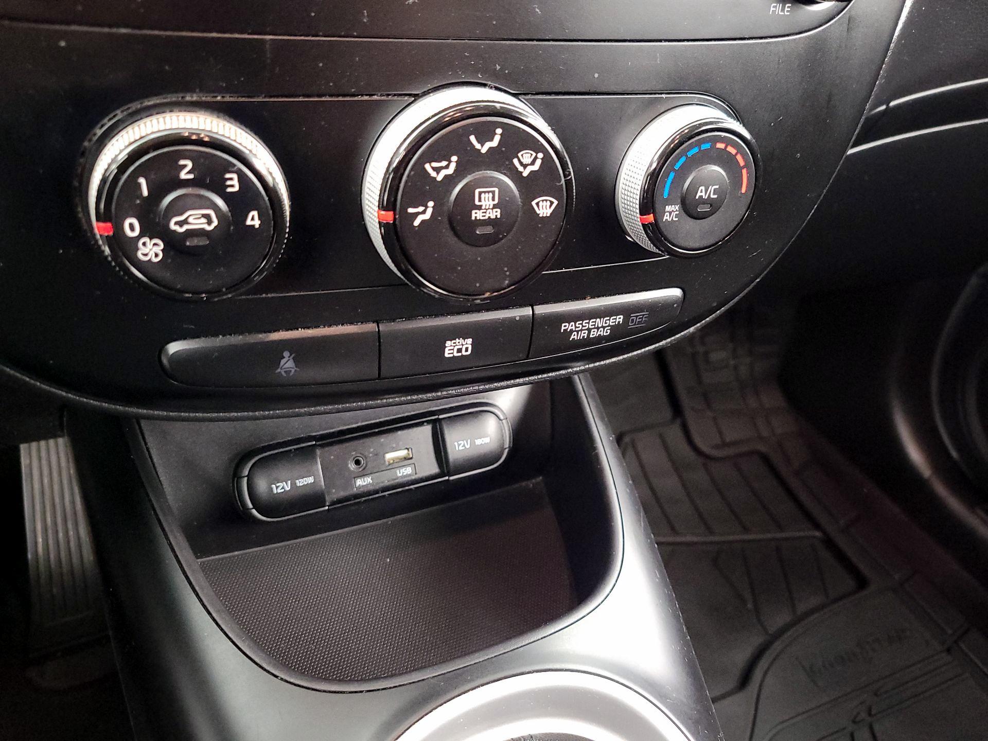 Thumbnail: 2015 Kia Soul - 15