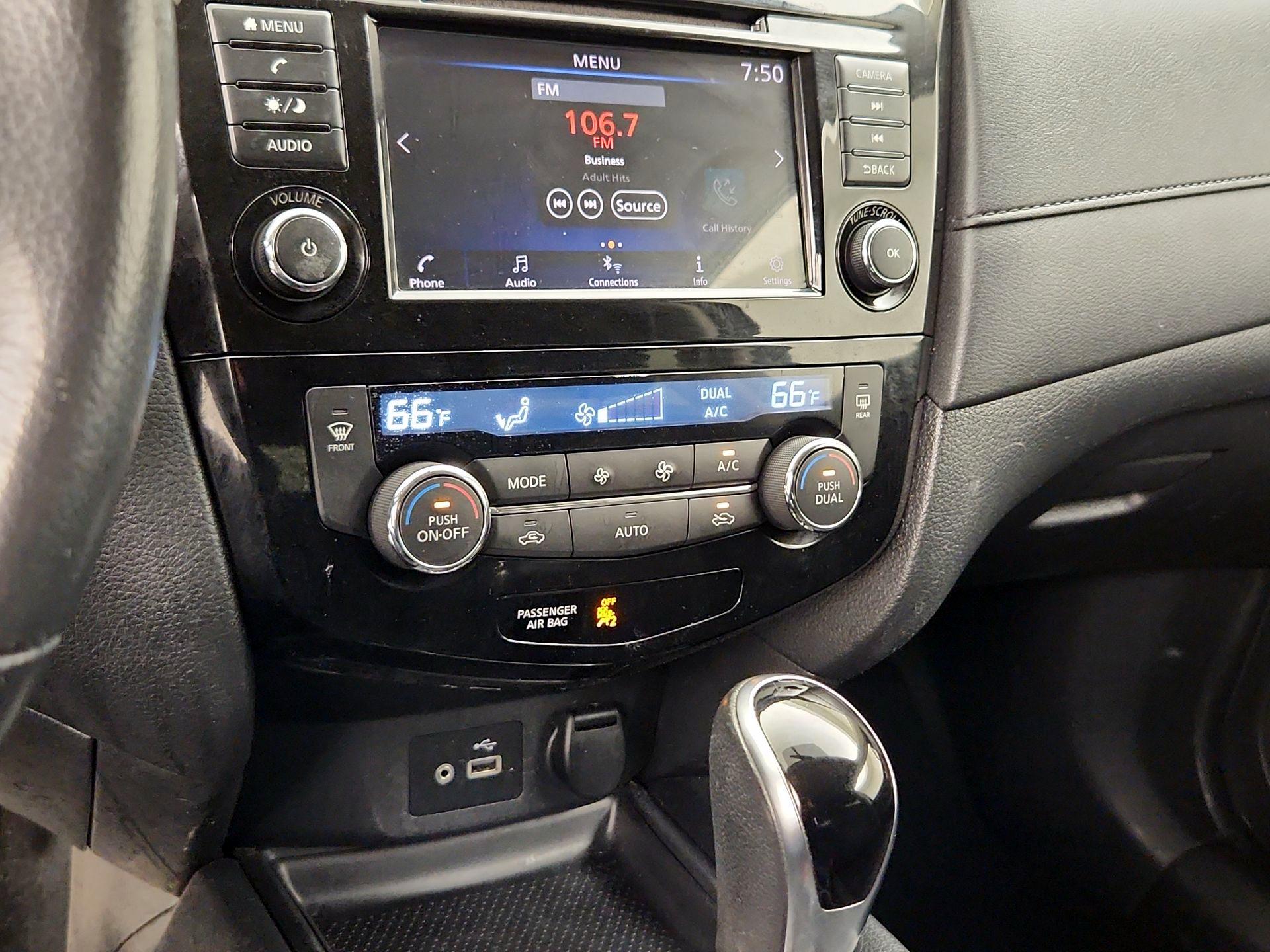 Thumbnail: 2018 Nissan Rogue - 16