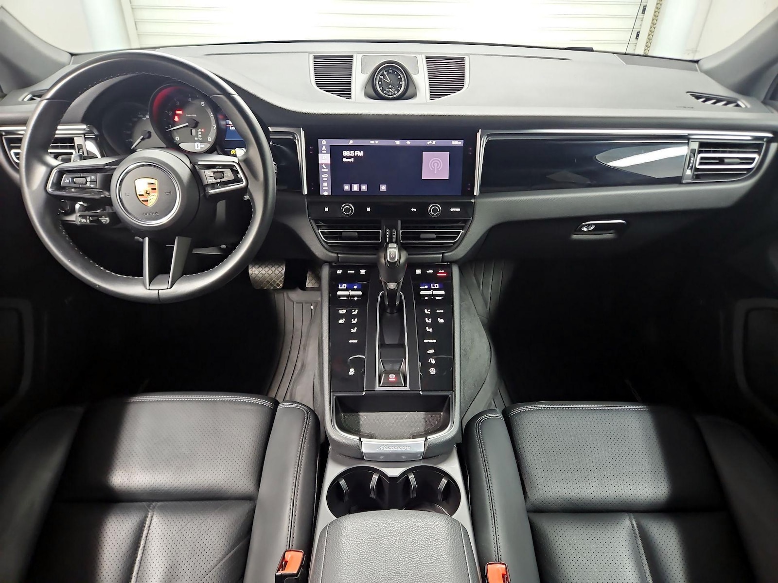 2023 Porsche Macan T - Photo 10