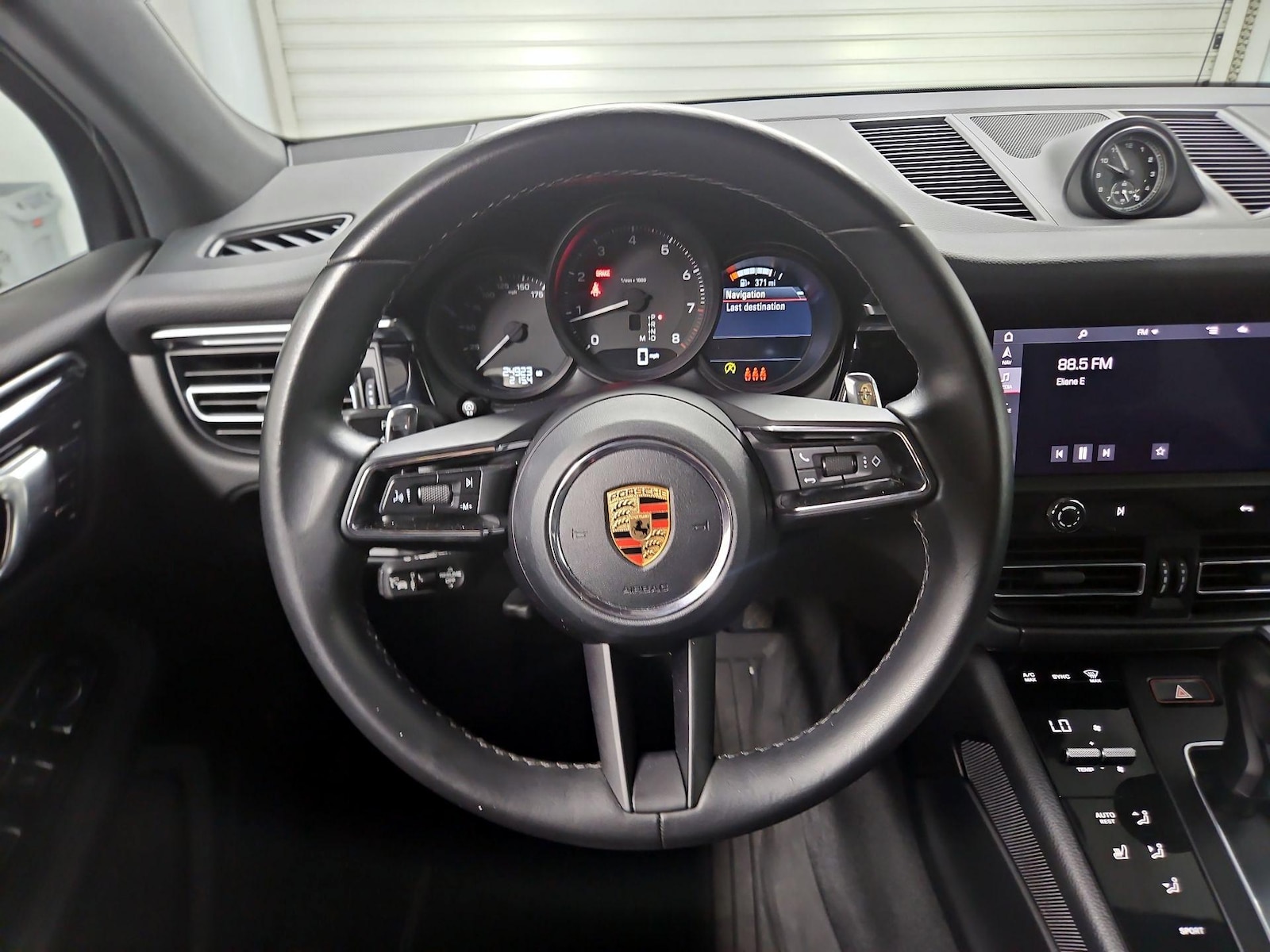 2023 Porsche Macan T - Photo 11