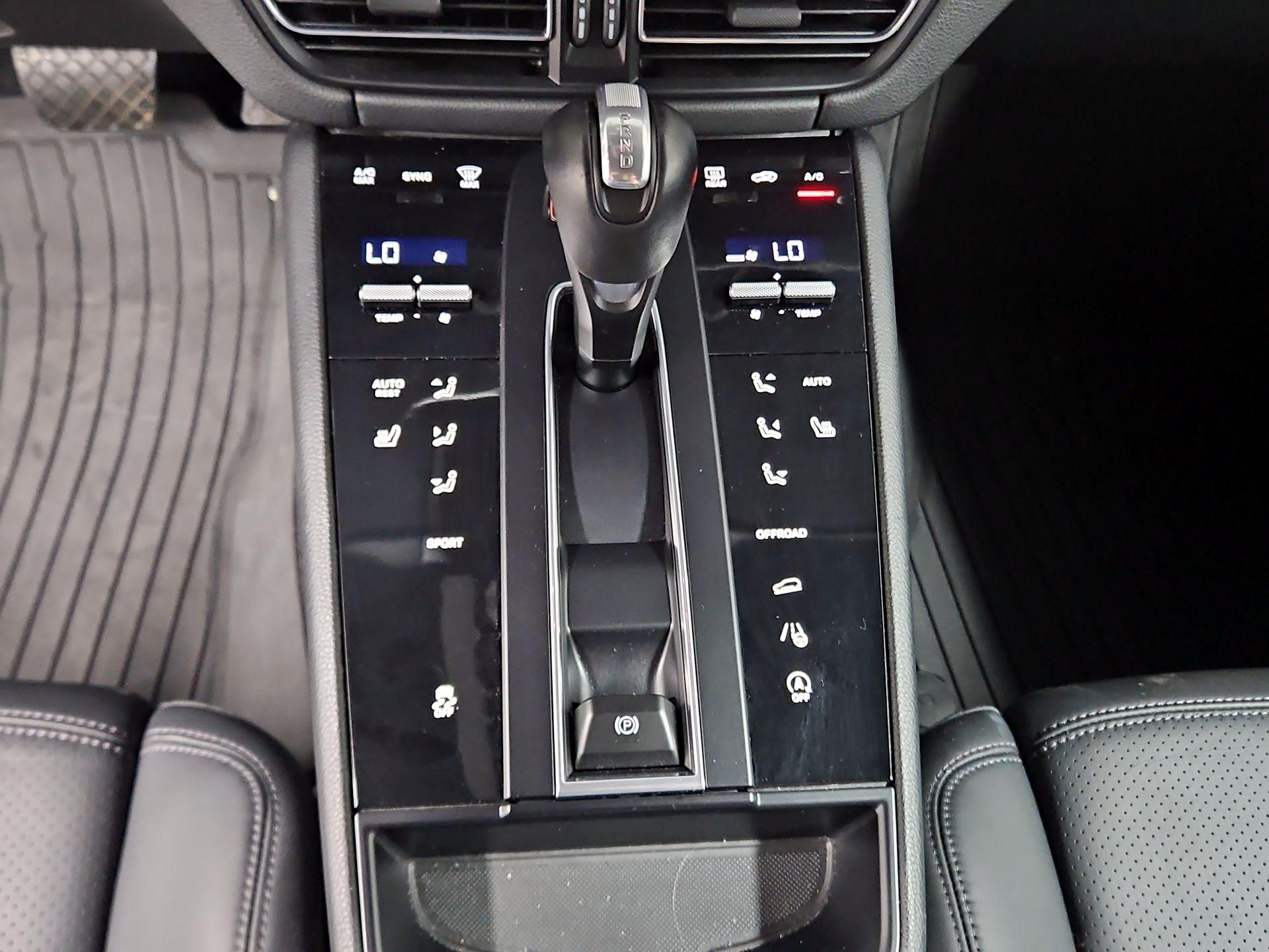 Thumbnail: 2023 Porsche Macan - 18