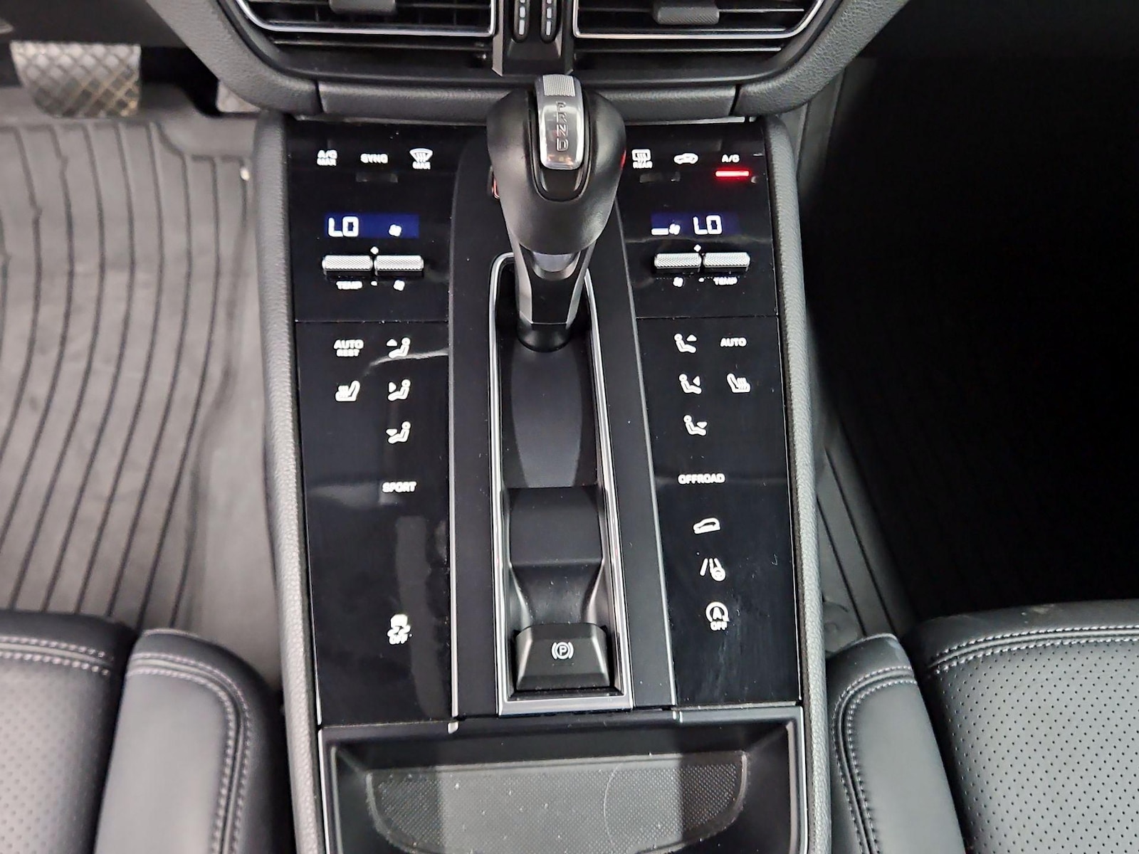 2023 Porsche Macan T - Photo 19