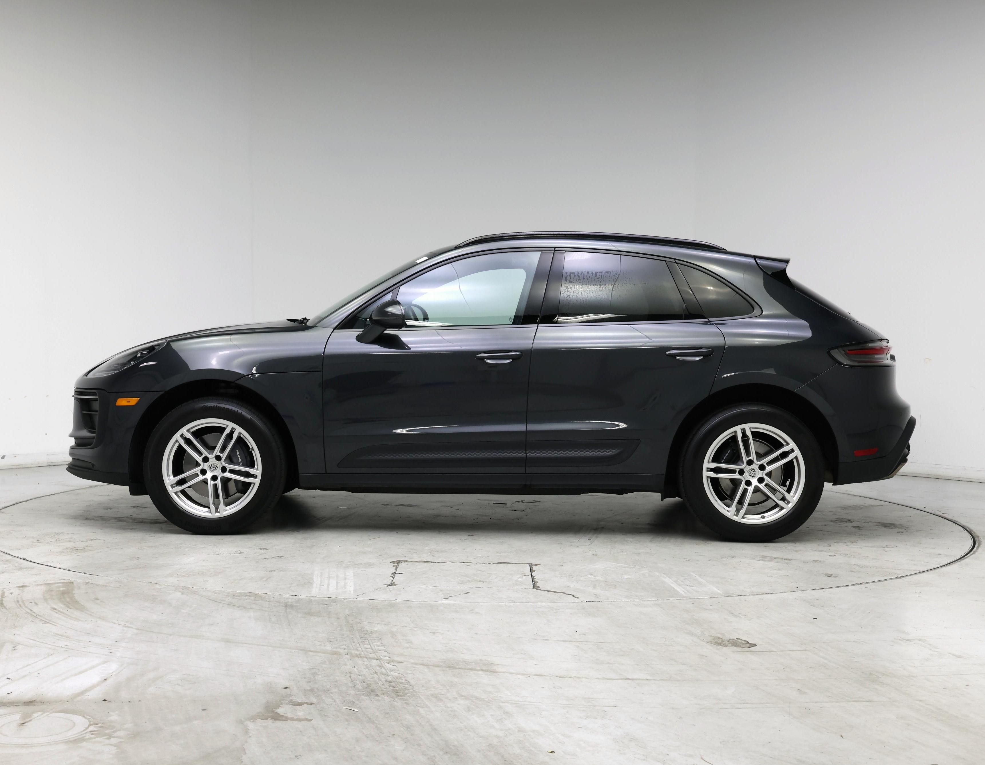 Thumbnail: 2023 Porsche Macan - 3