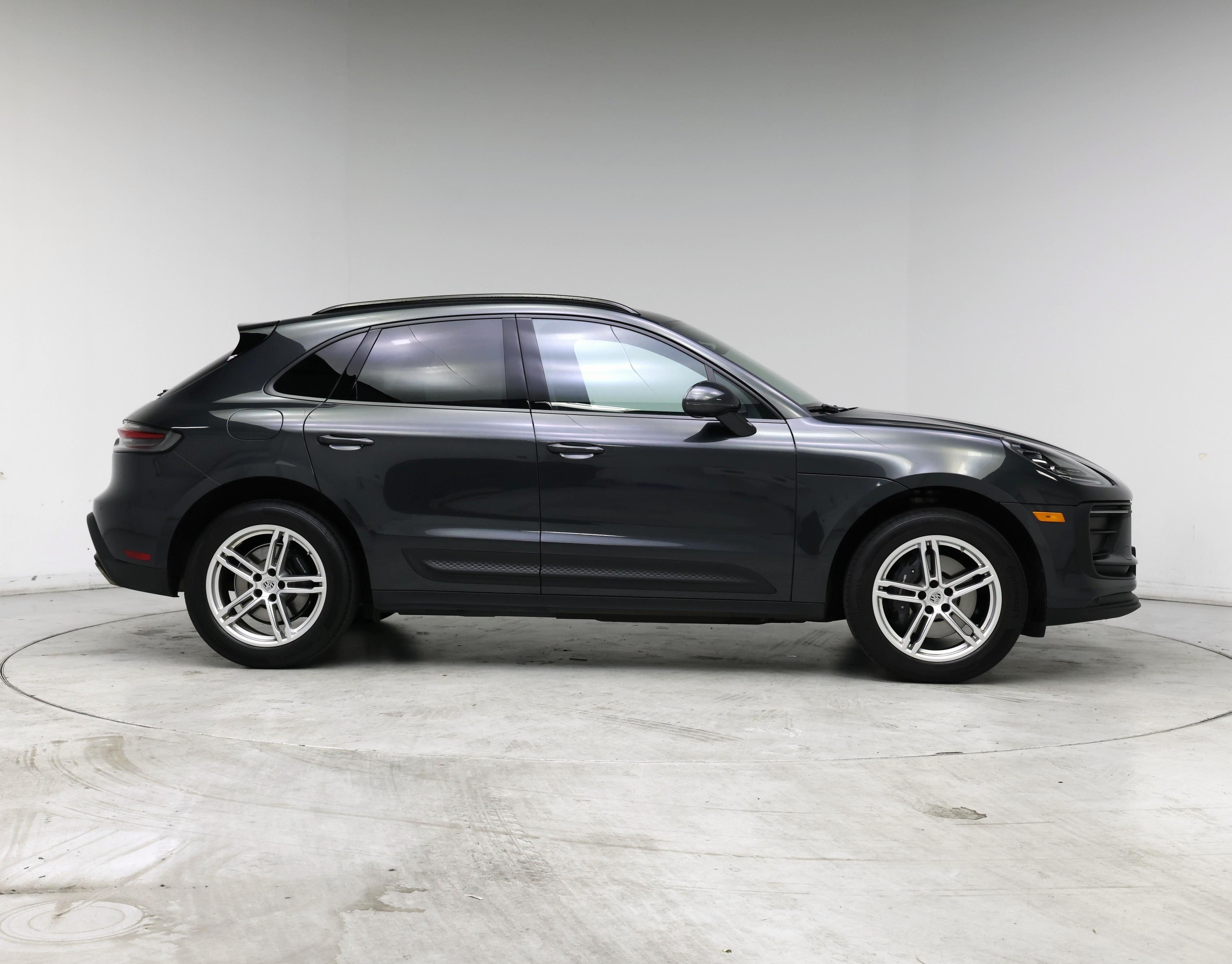 Thumbnail: 2023 Porsche Macan - 7