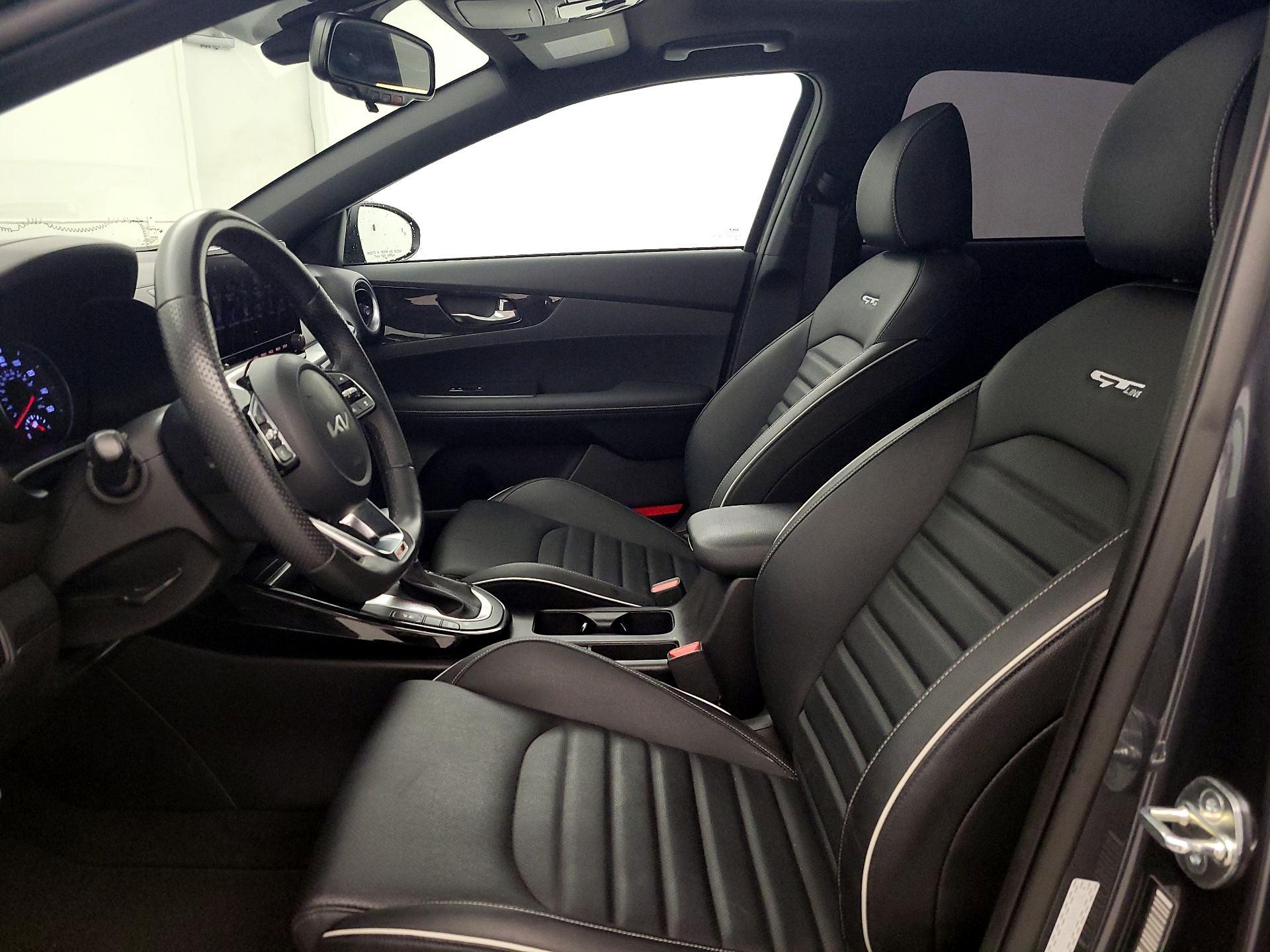 Thumbnail: 2023 Kia Forte - 9