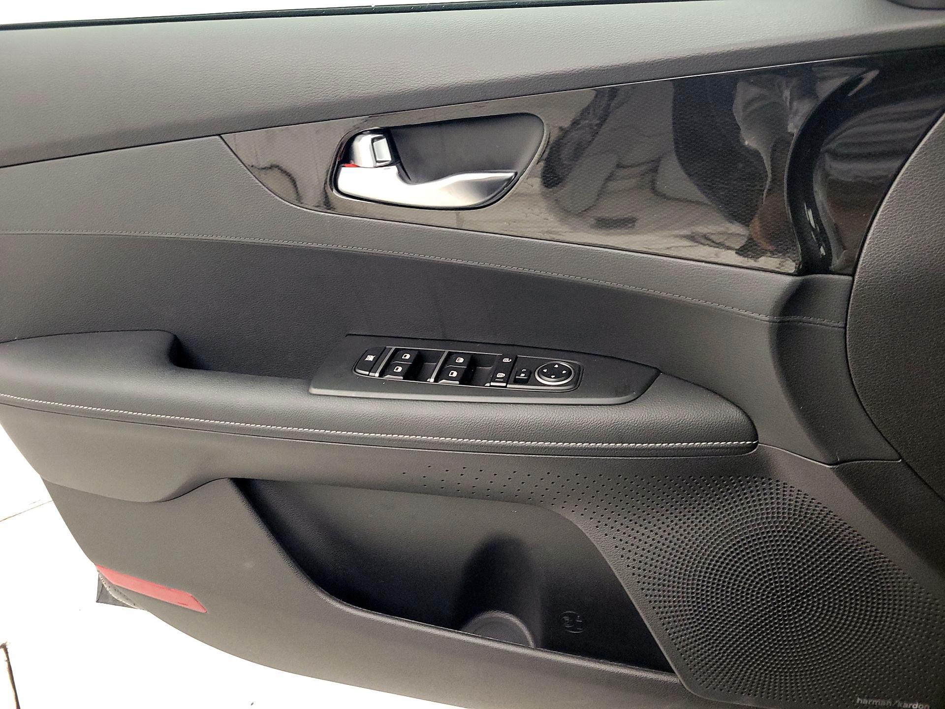 Thumbnail: 2023 Kia Forte - 10