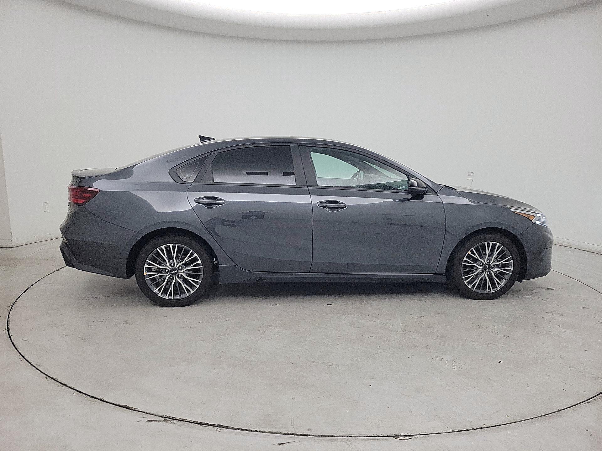 Thumbnail: 2023 Kia Forte - 4