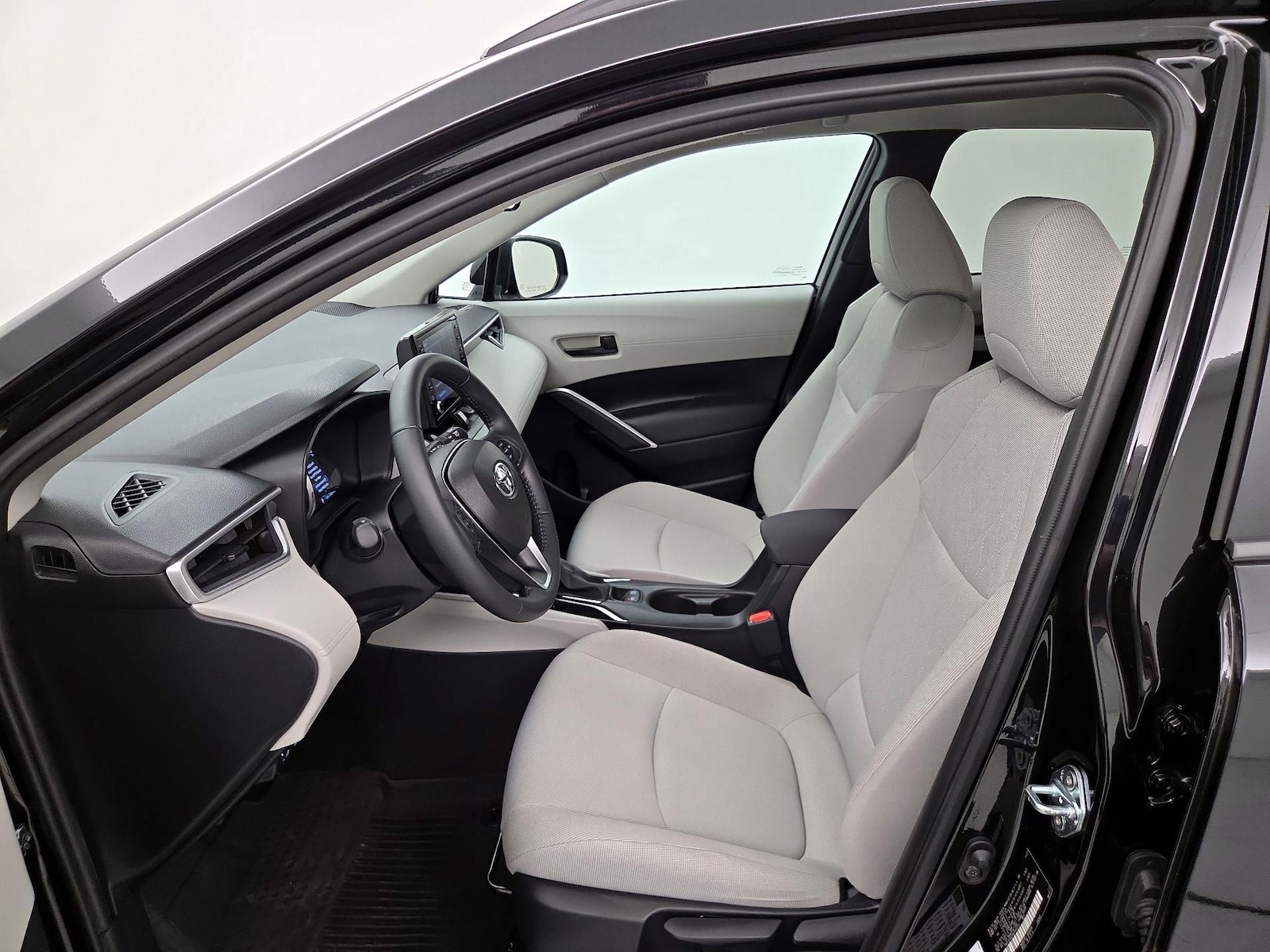 2022 Toyota Corolla Cross LE - Photo 12